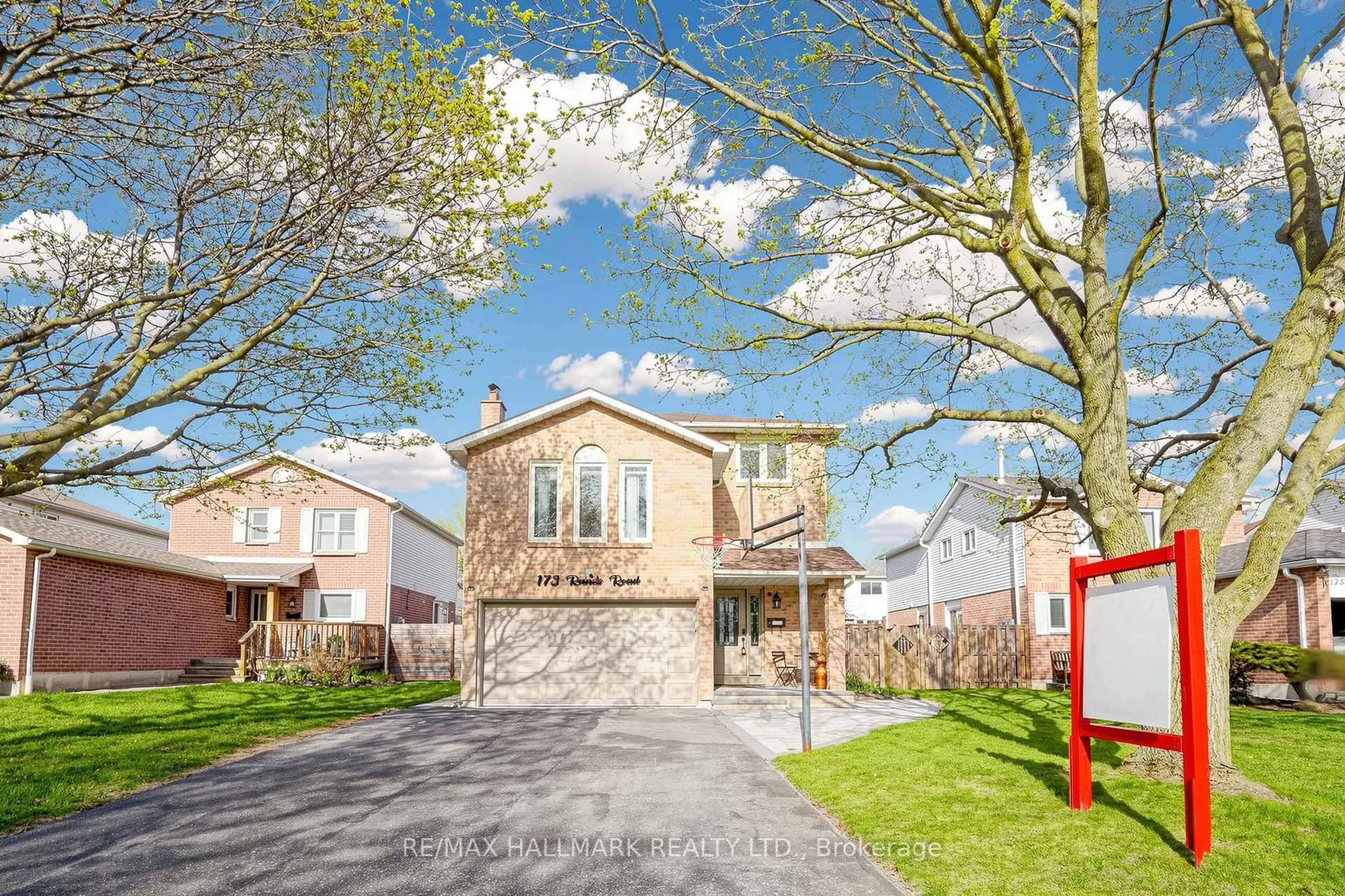 Home with vinyl exterior material, street for 173 Rands Rd, Ajax Ontario L1S 3Z9