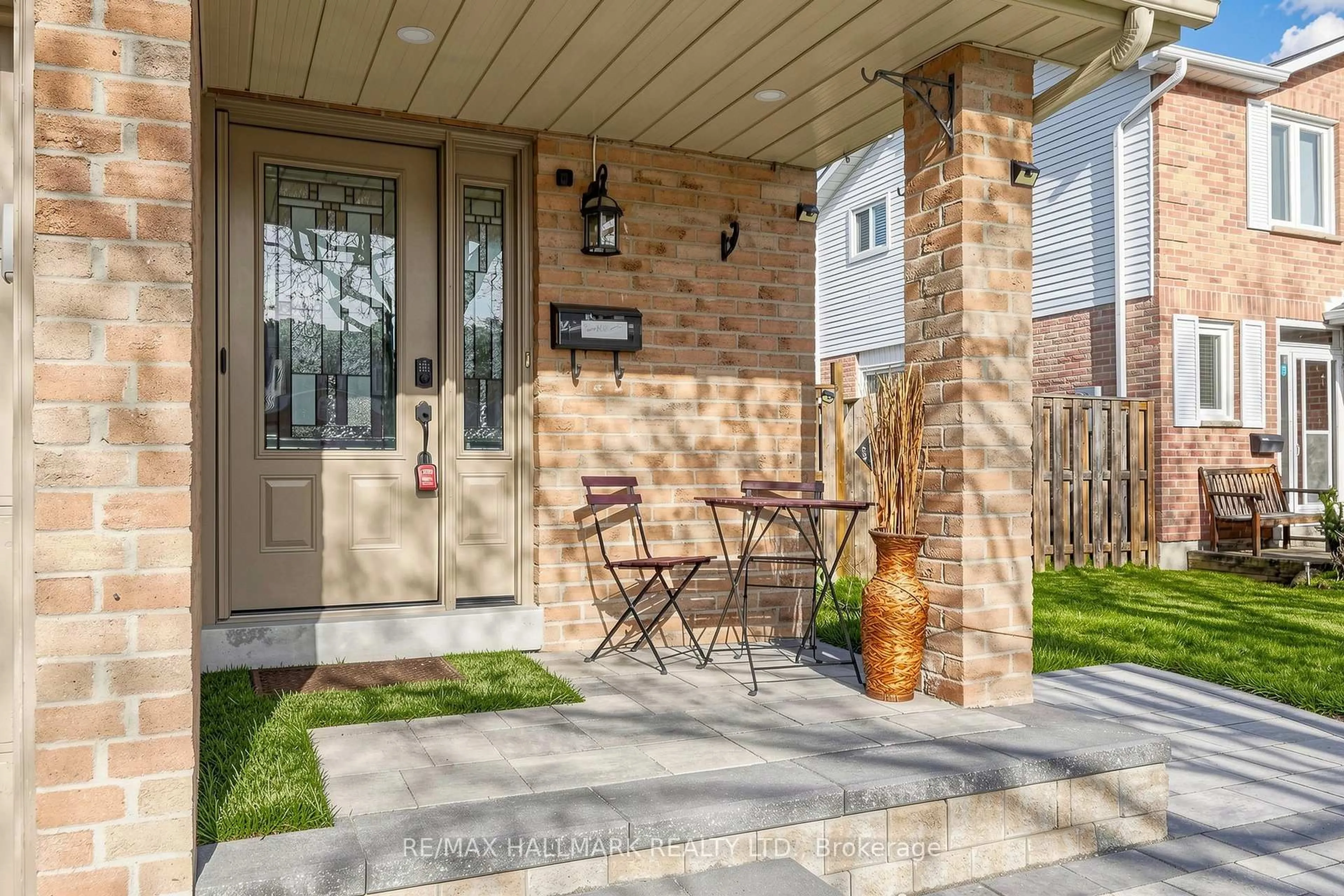 Indoor entryway for 173 Rands Rd, Ajax Ontario L1S 3Z9