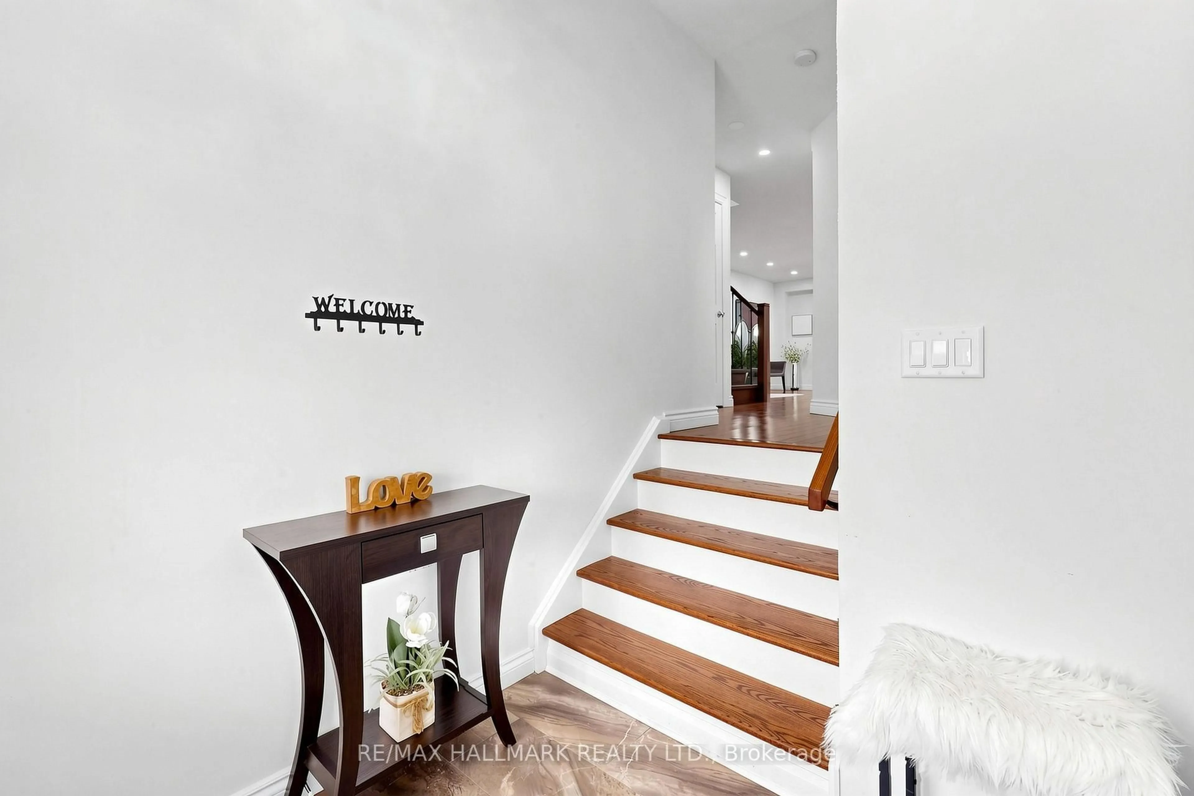 Indoor entryway for 173 Rands Rd, Ajax Ontario L1S 3Z9
