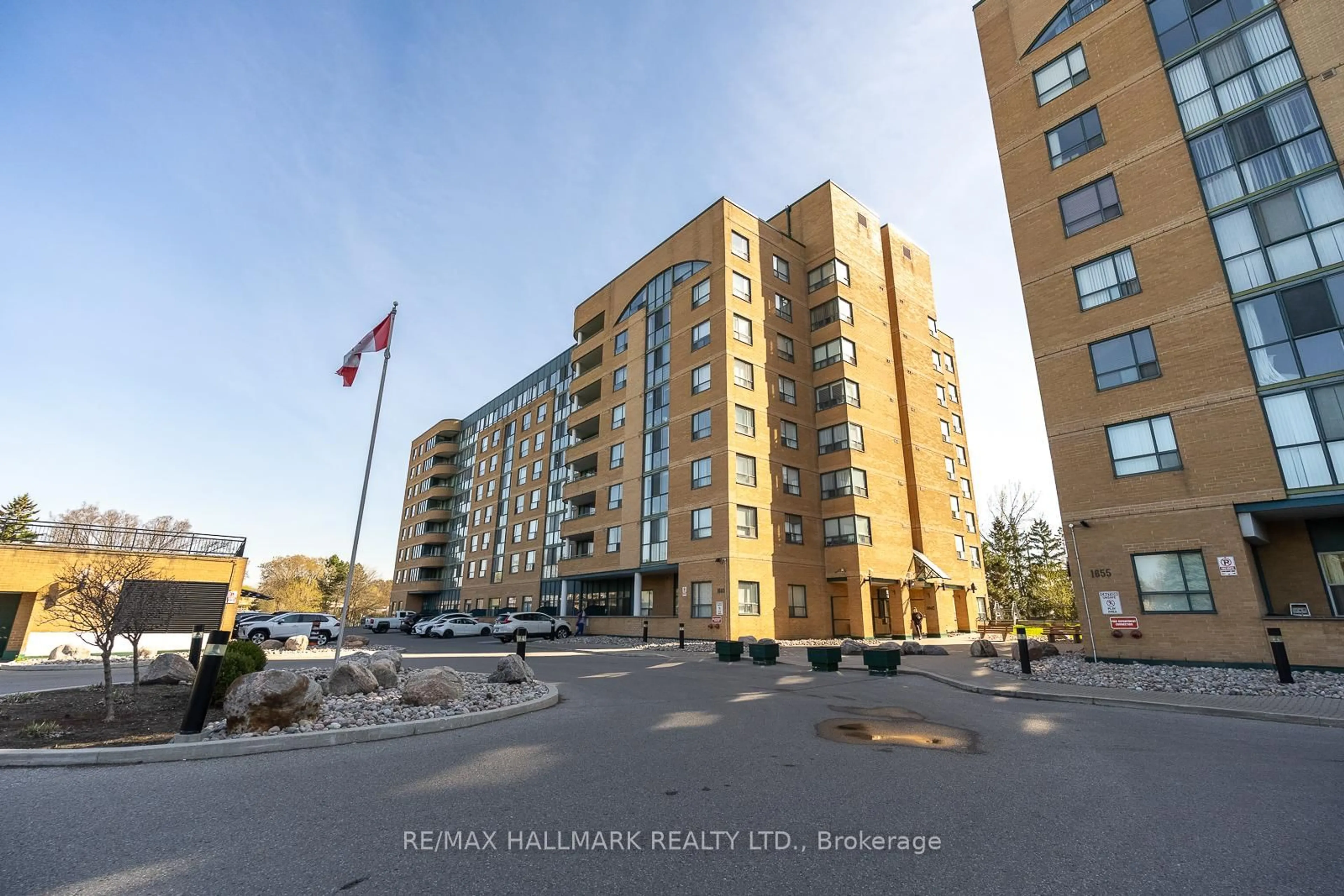 A pic from outside/outdoor area/front of a property/back of a property/a pic from drone, building for 1665 Pickering Pkwy #103, Pickering Ontario L1V 6L4