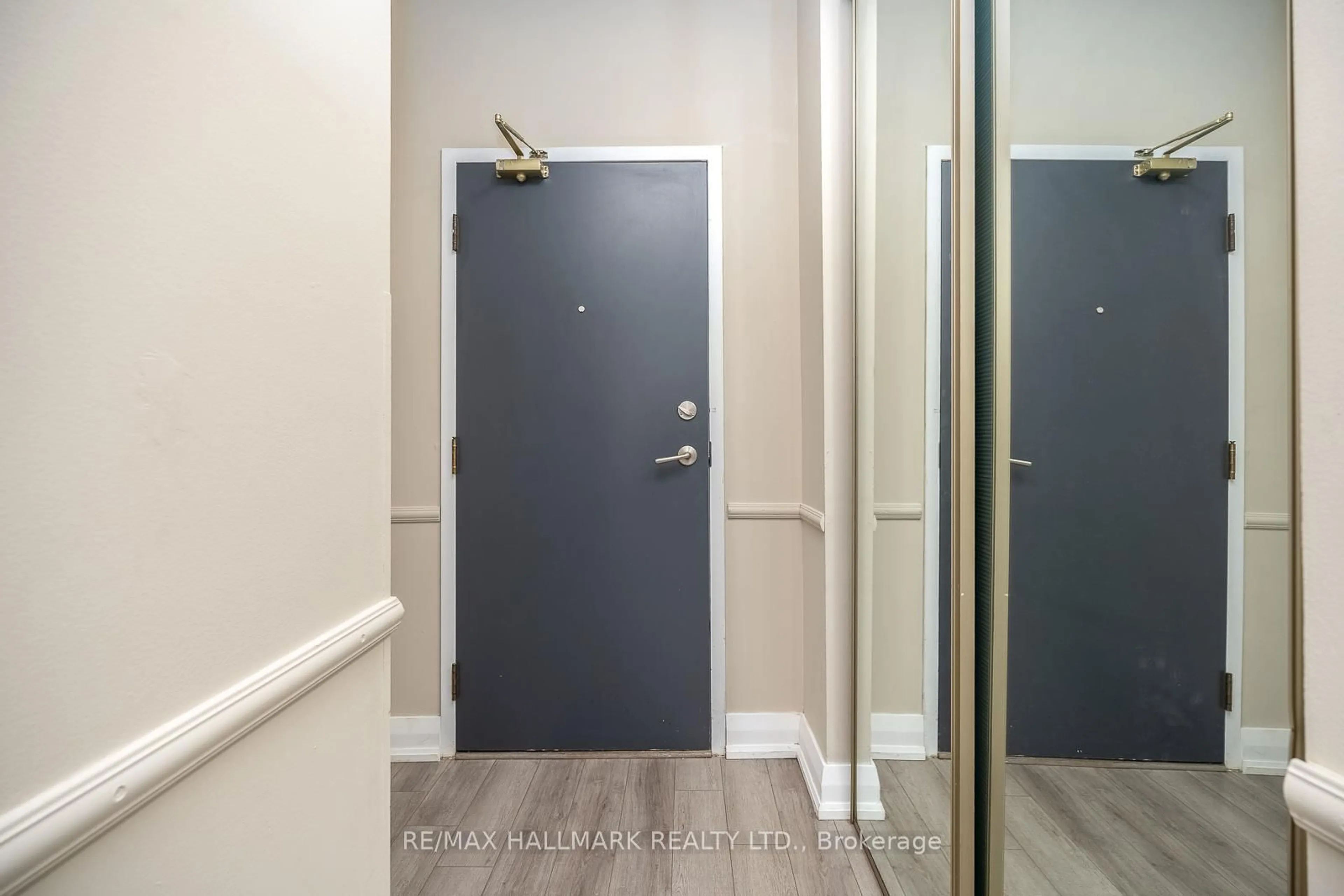 Indoor entryway for 1665 Pickering Pkwy #103, Pickering Ontario L1V 6L4