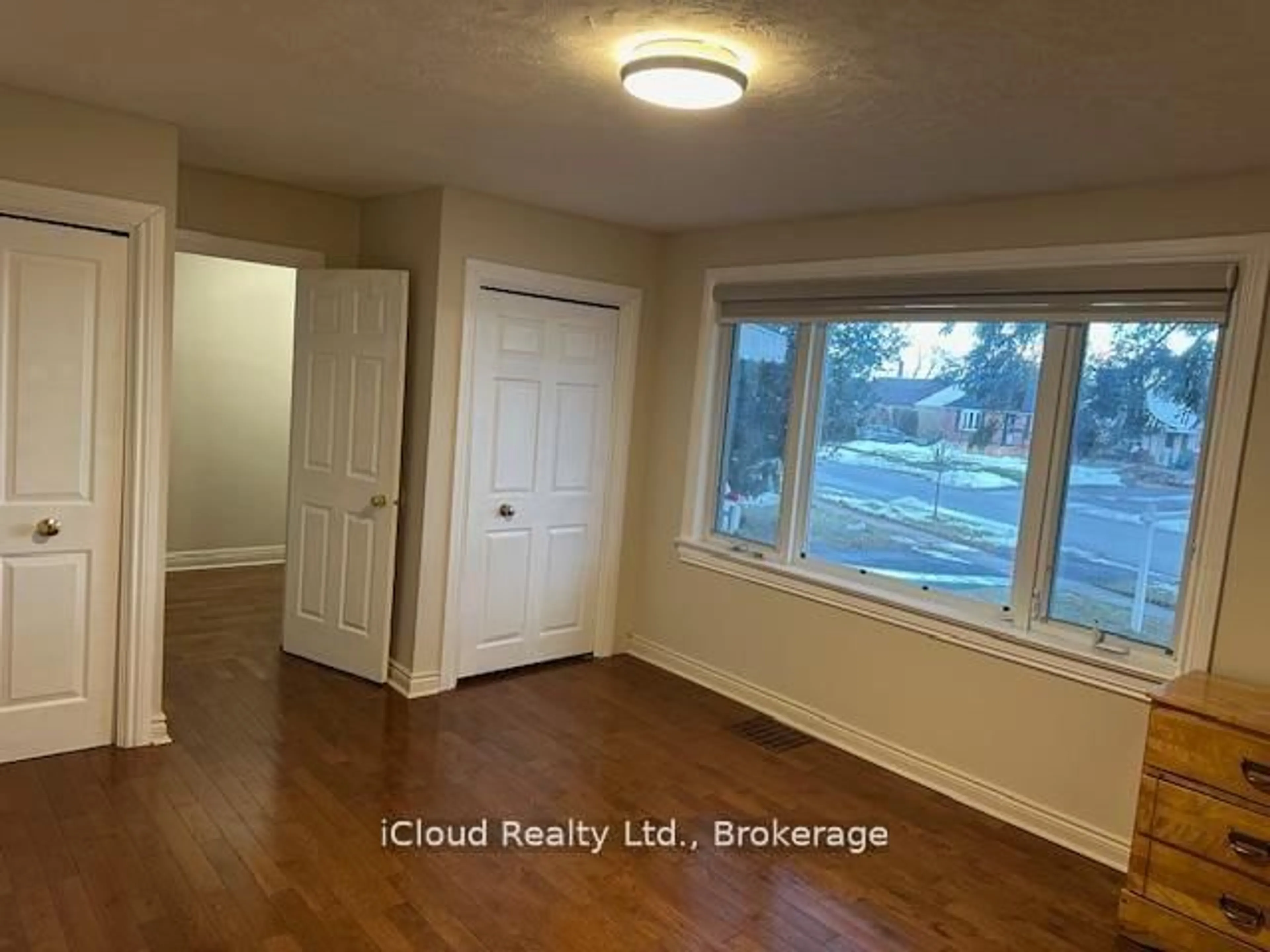 A pic of a room for 38 Kawartha Ave, Oshawa Ontario L1H 3Y8