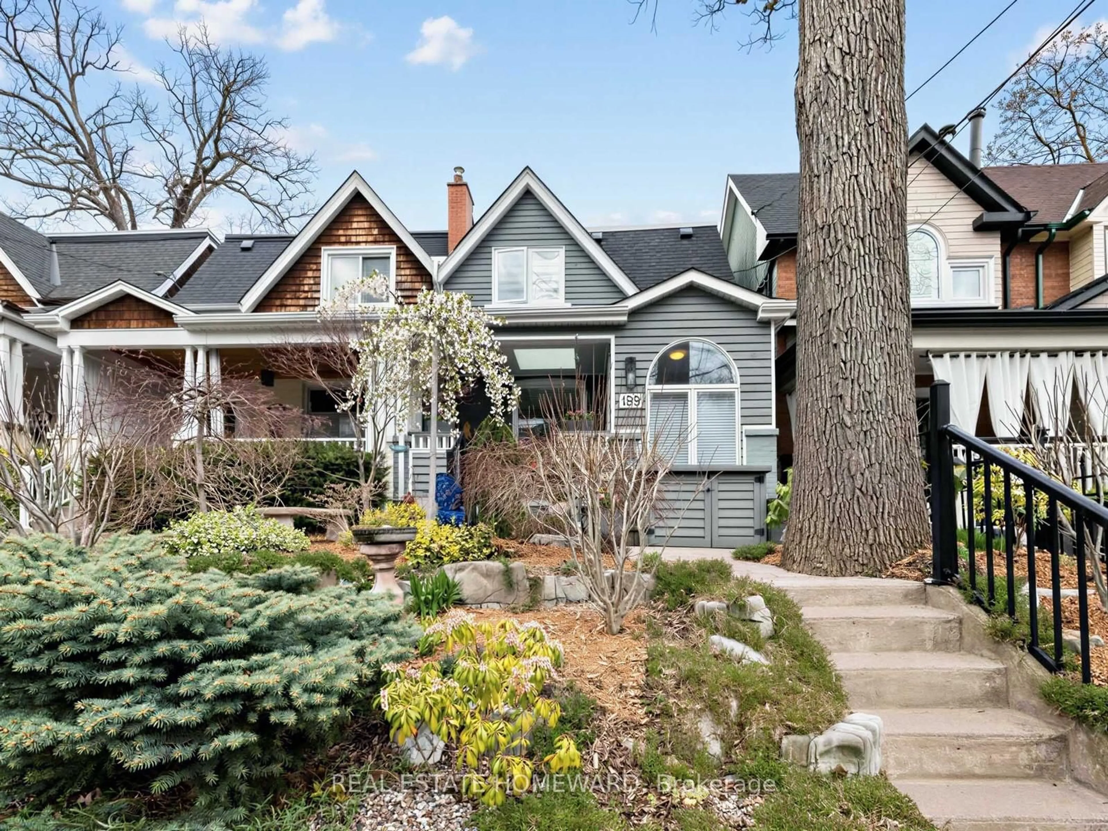 Home with brick exterior material, street for 199 Lee Ave, Toronto Ontario M4E 2P4