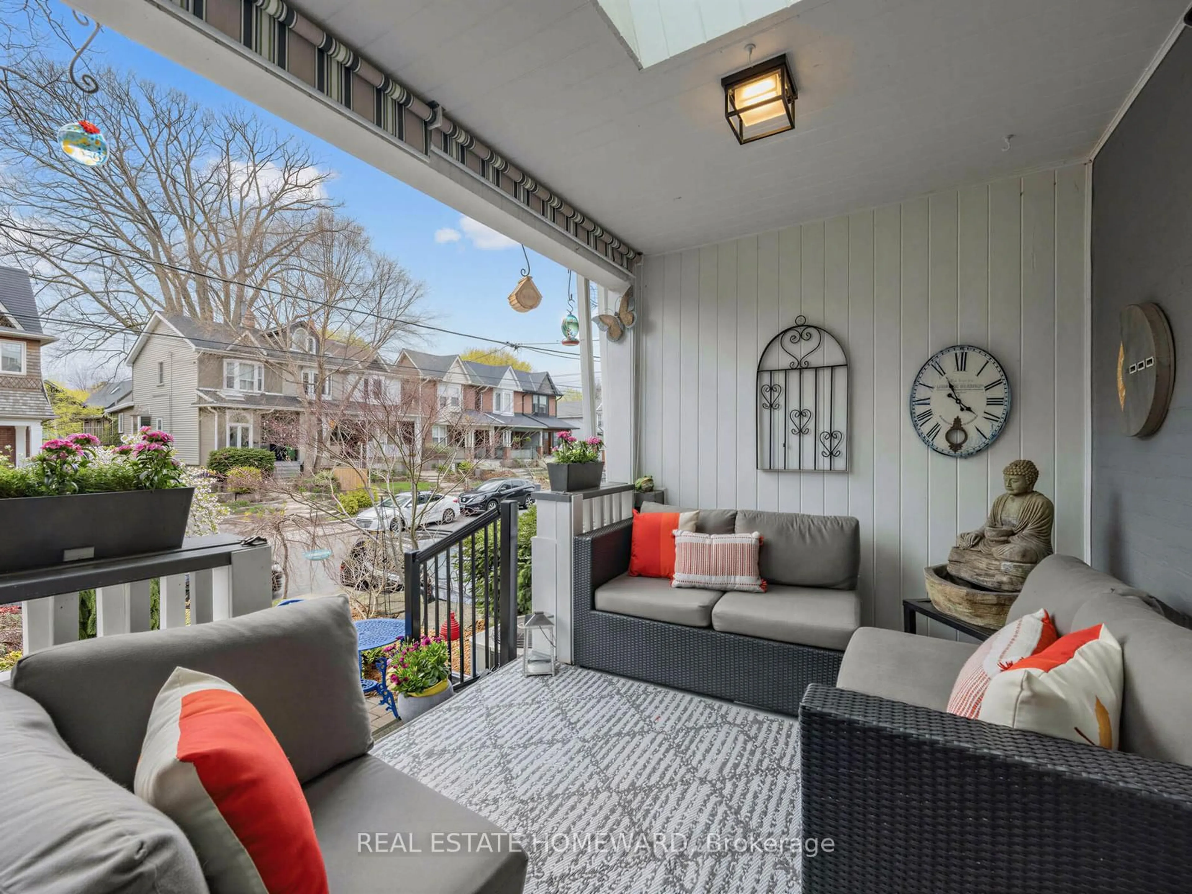 Patio, street for 199 Lee Ave, Toronto Ontario M4E 2P4