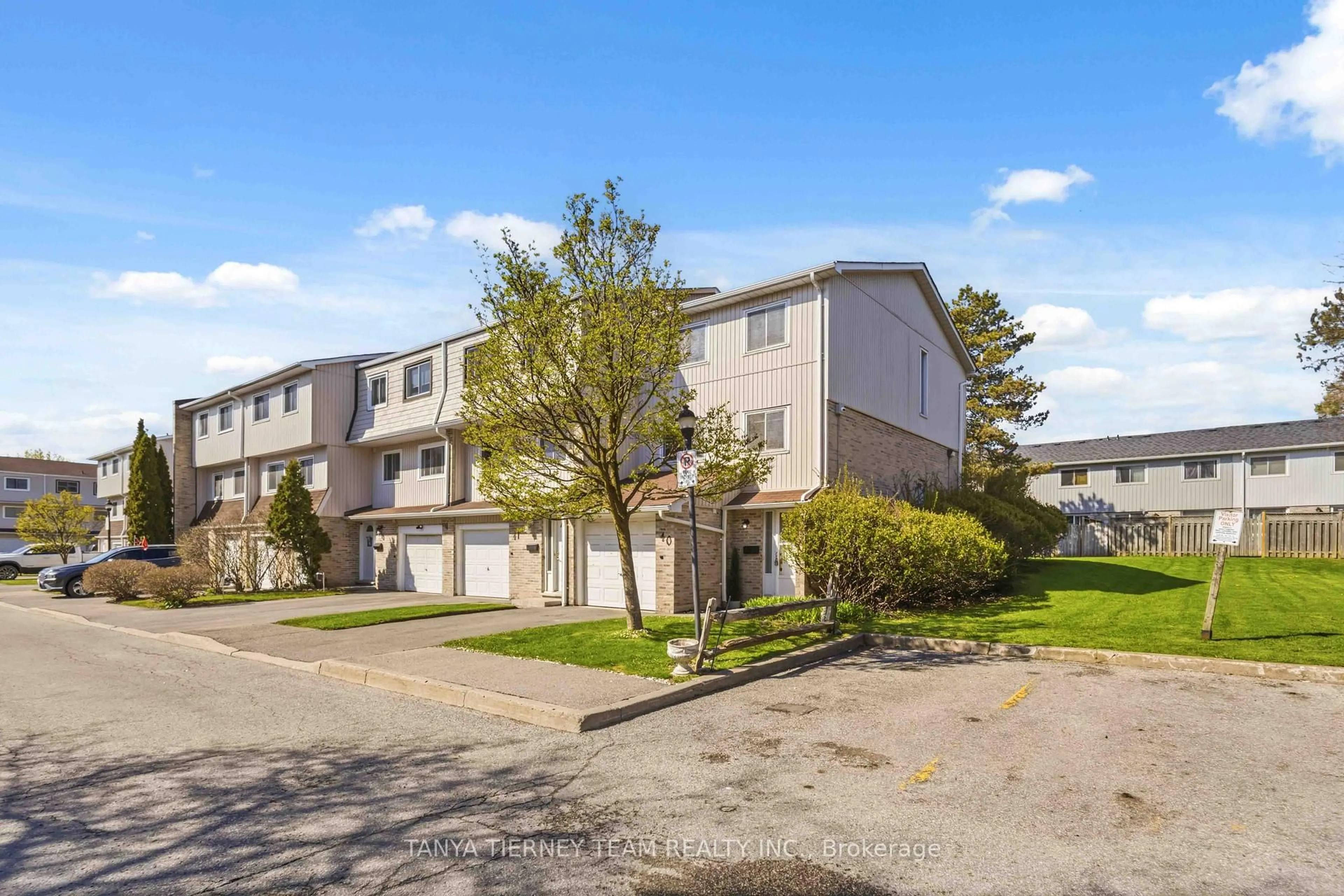 Patio, street for 1975 Rosefield Rd #40, Pickering Ontario L1V 3E3