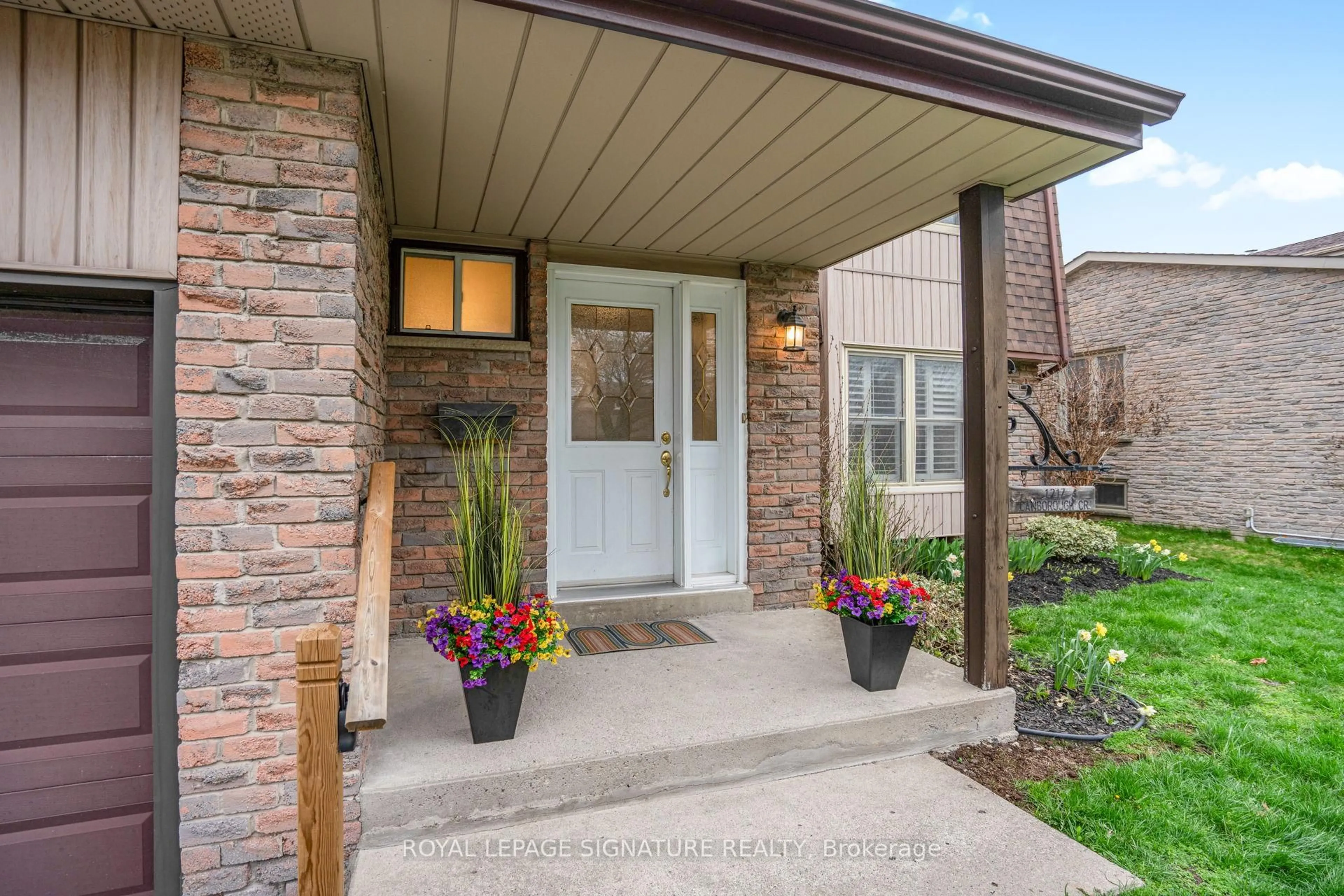 Indoor entryway for 1217 Canborough Cres, Pickering Ontario L1V 3H4