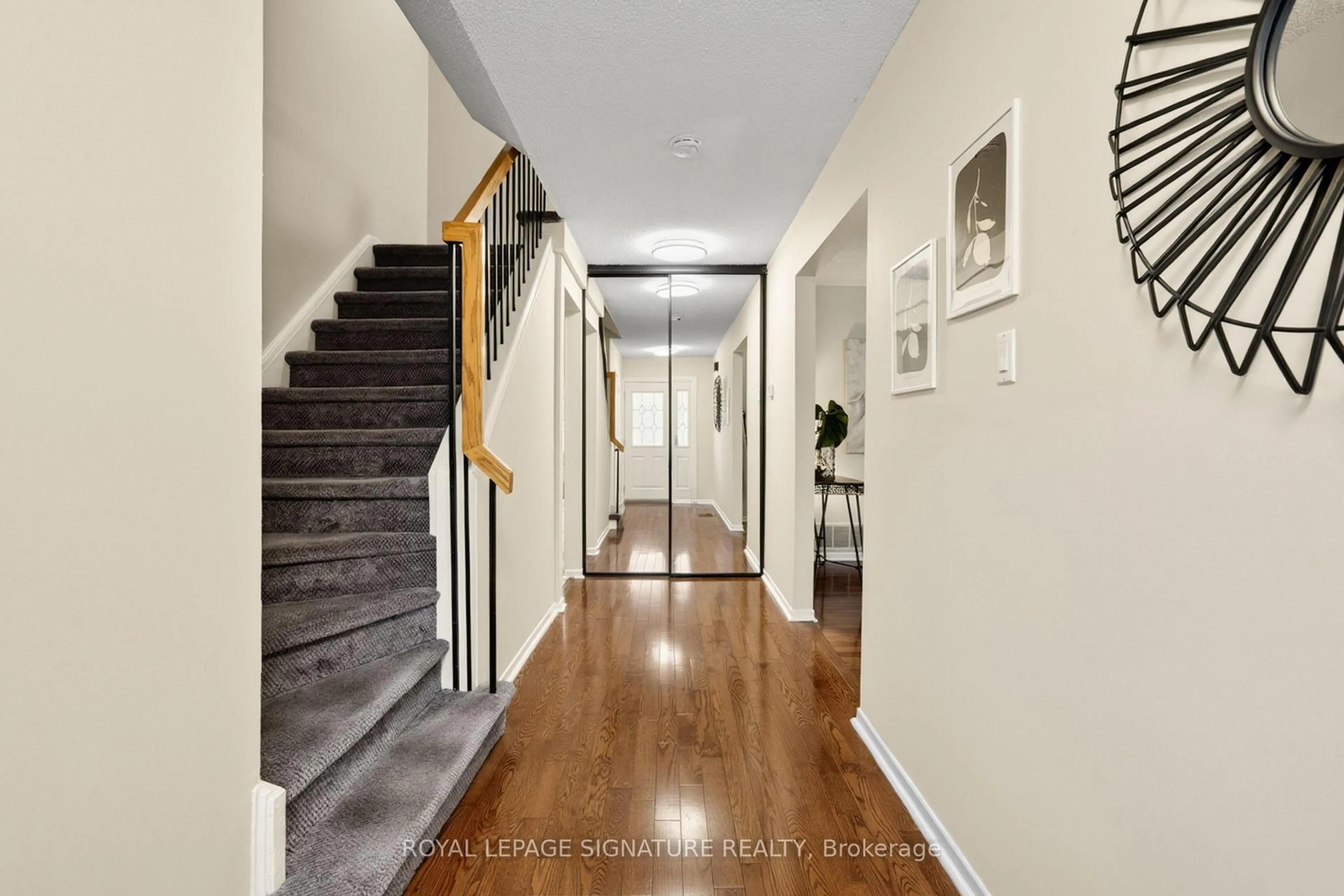 Indoor entryway for 1217 Canborough Cres, Pickering Ontario L1V 3H4