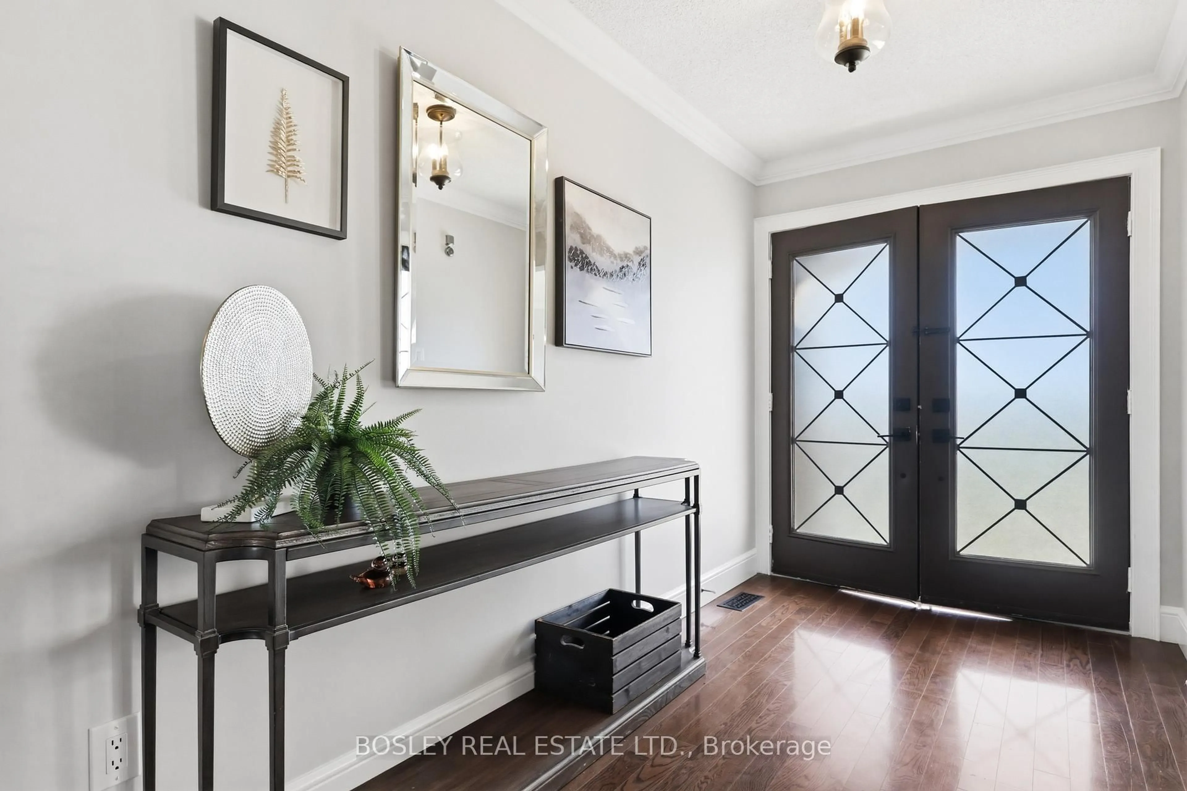 Indoor entryway for 19 Cork Dr, Whitby Ontario L1R 2C7