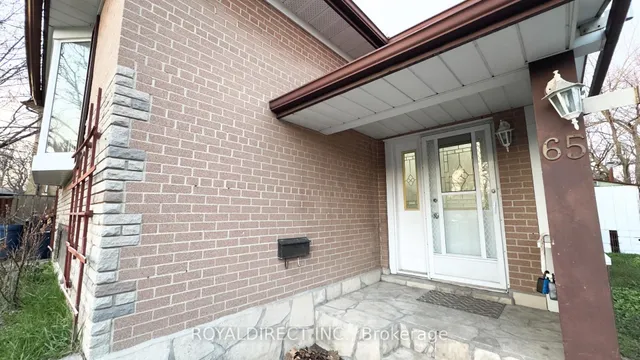 65 Sharbot Ave, Toronto 3