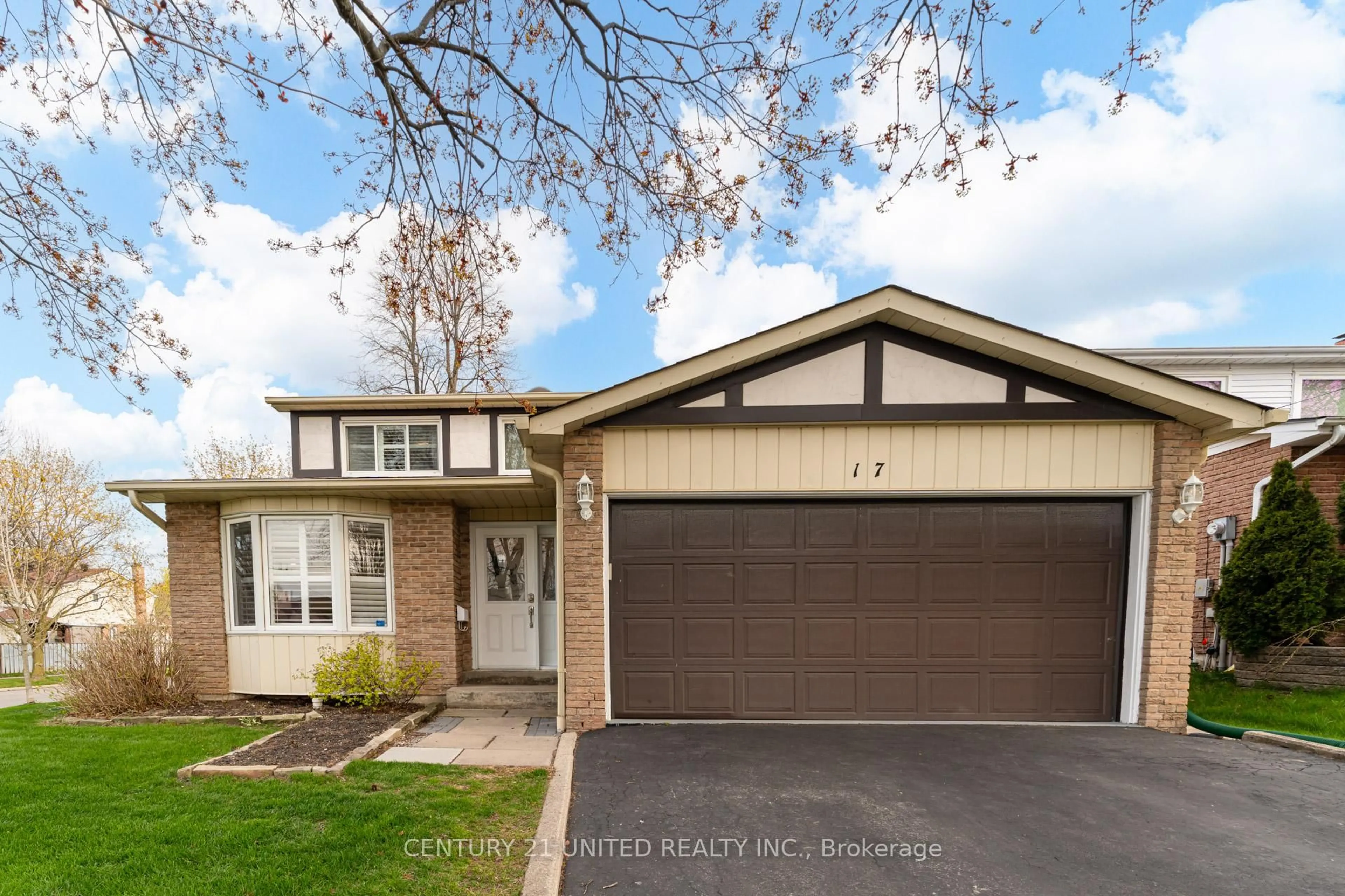 Home with vinyl exterior material, street for 17 Nelson St, Toronto Ontario M1J 2V2