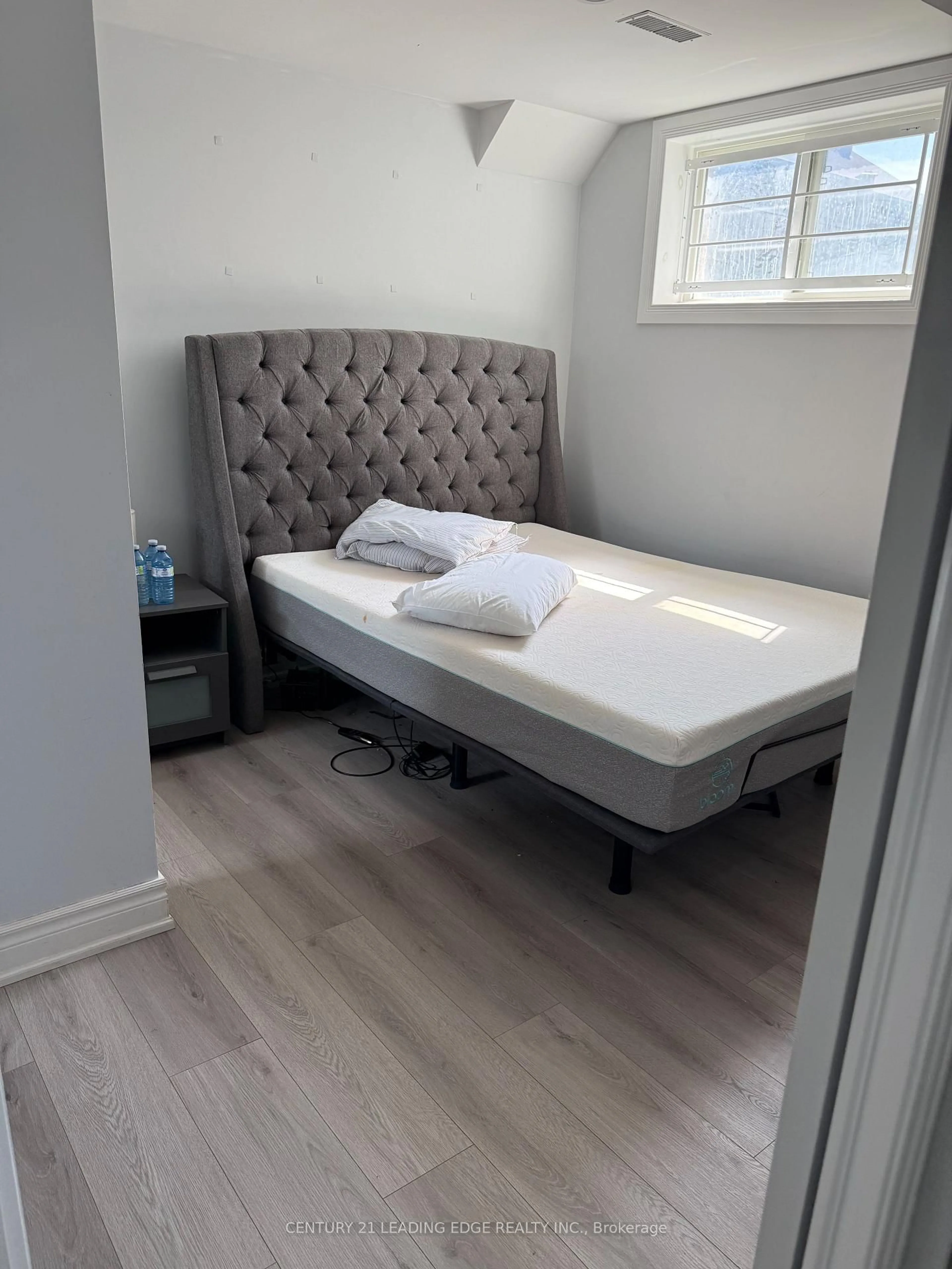 Bedroom with bed, unknown for 123 Kirkland Pl, Whitby Ontario L1P 1W8