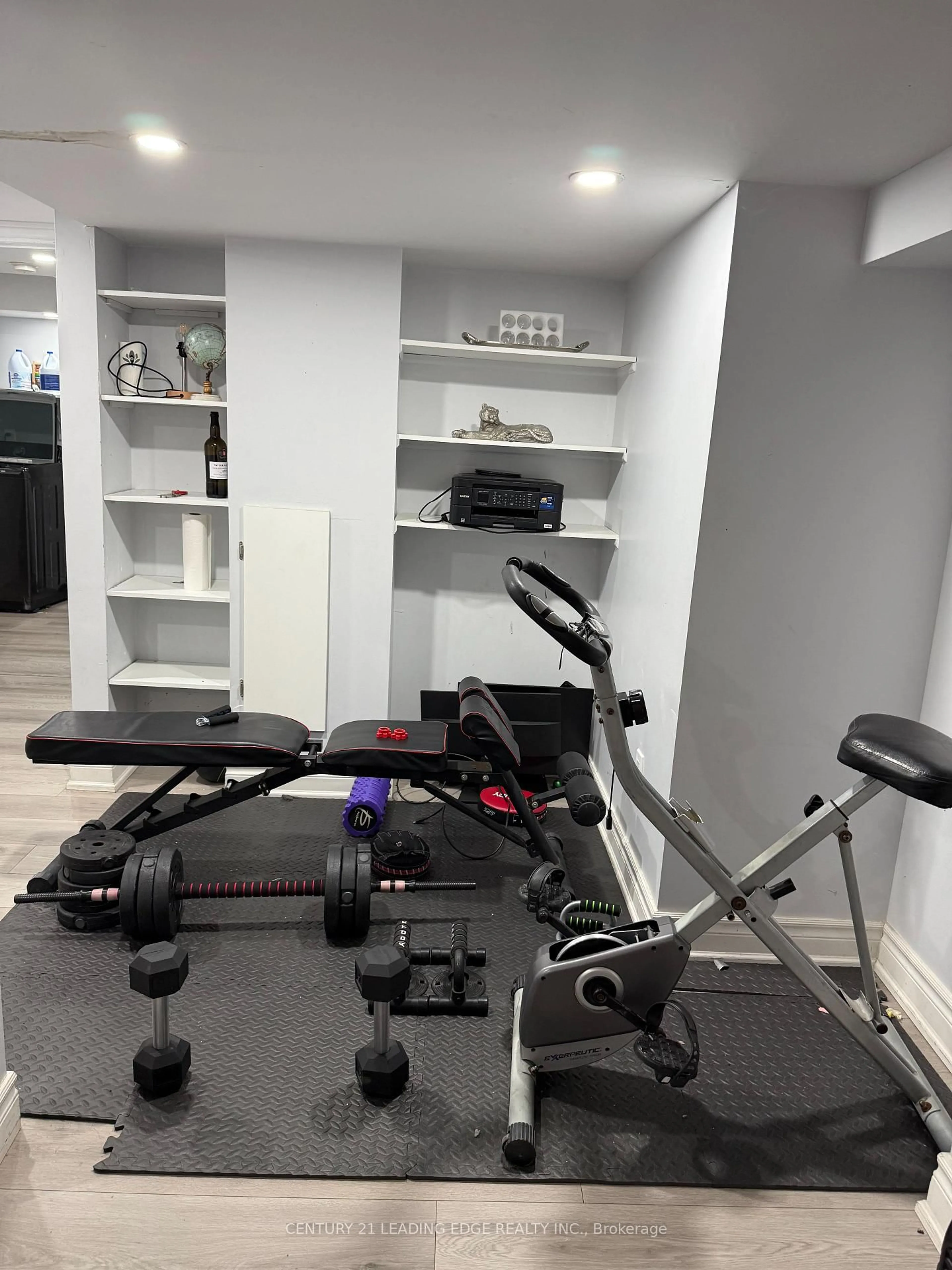 Gym or fitness room for 123 Kirkland Pl, Whitby Ontario L1P 1W8