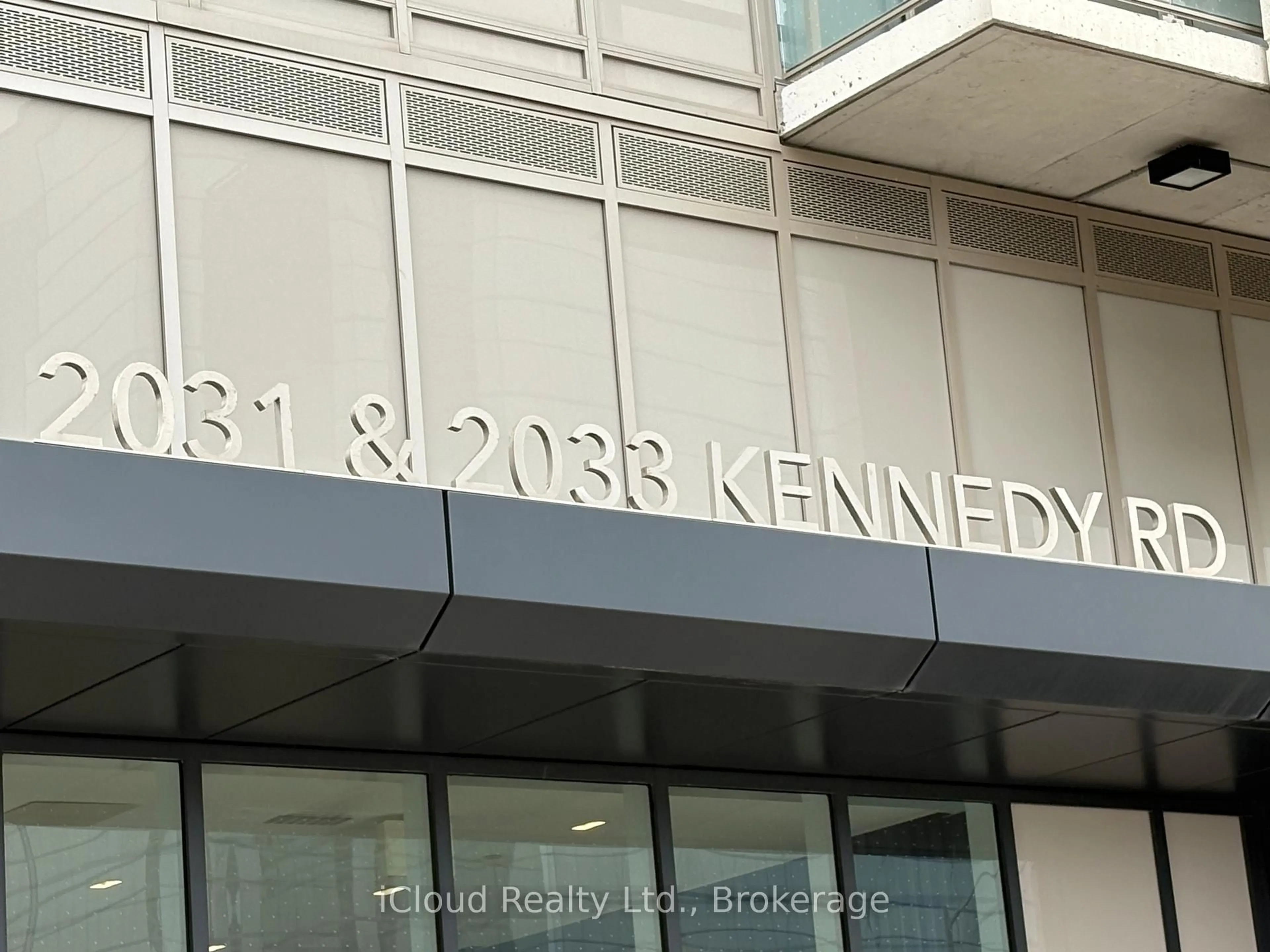 Indoor entryway for 2033 Kennedy Rd #303, Toronto Ontario M1T 0B9