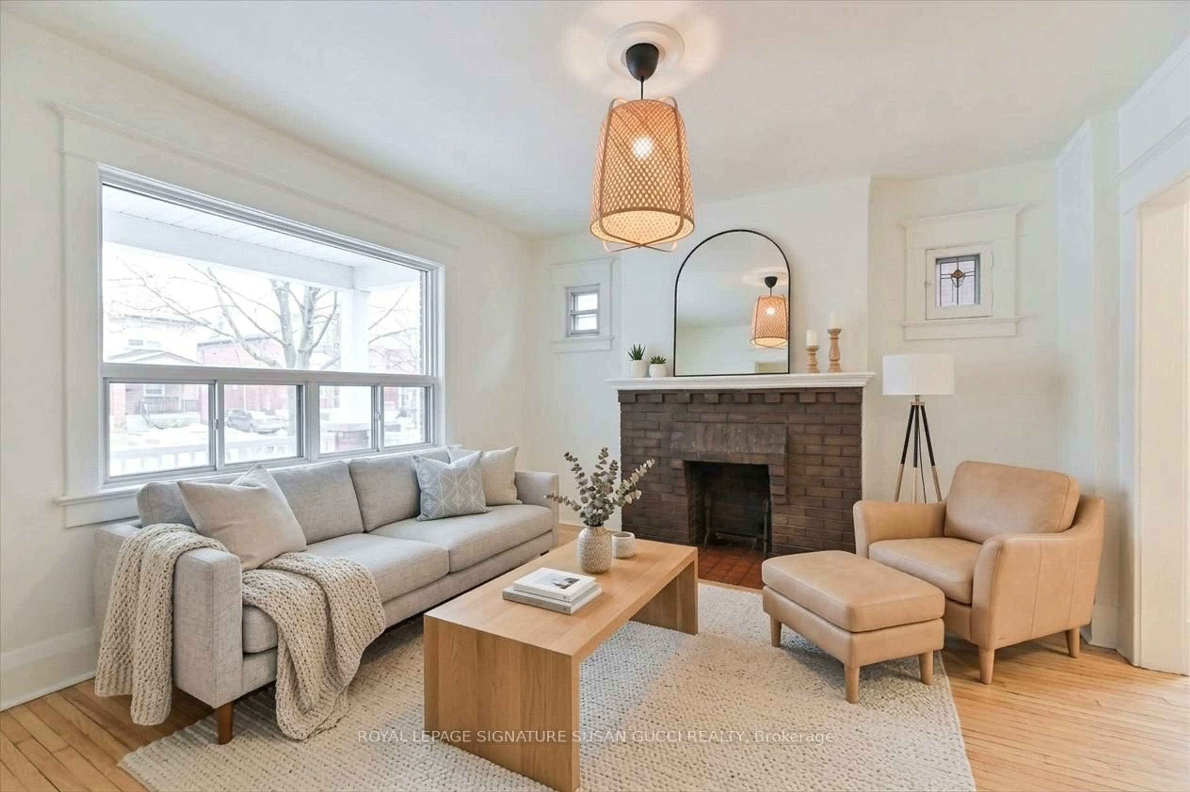 Living room with furniture, unknown for 669 Greenwood Ave, Toronto Ontario M4J 4B3