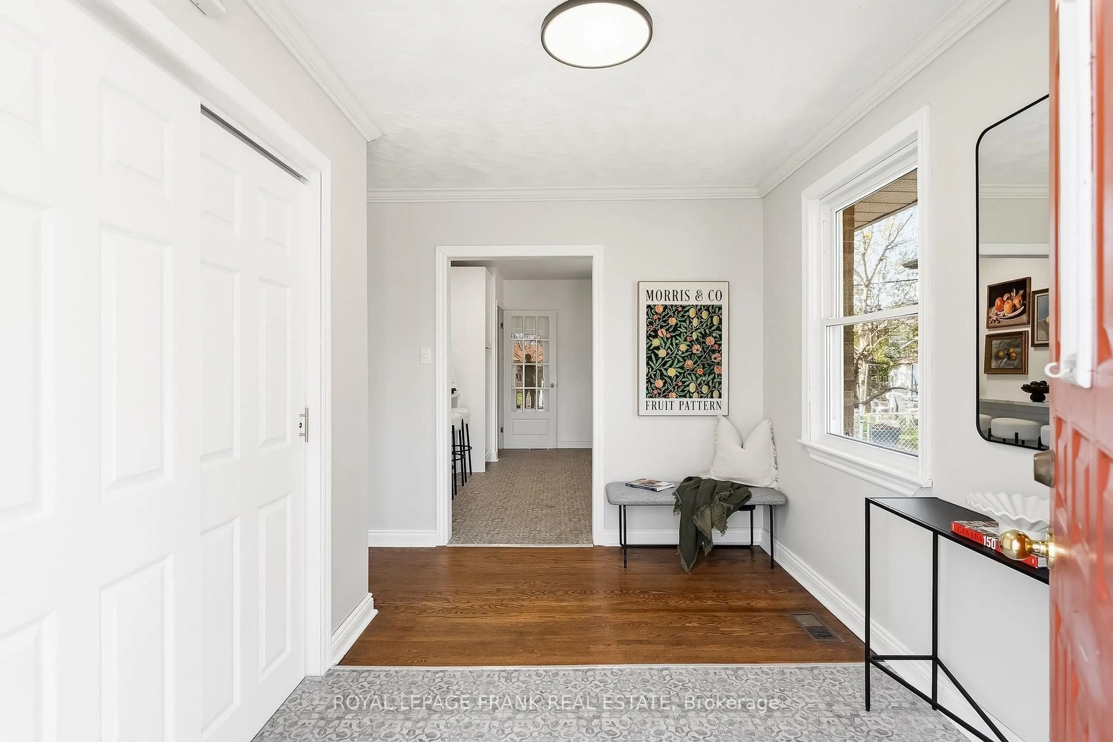 Indoor entryway for 1212 Valley Dr, Oshawa Ontario L1J 3M7