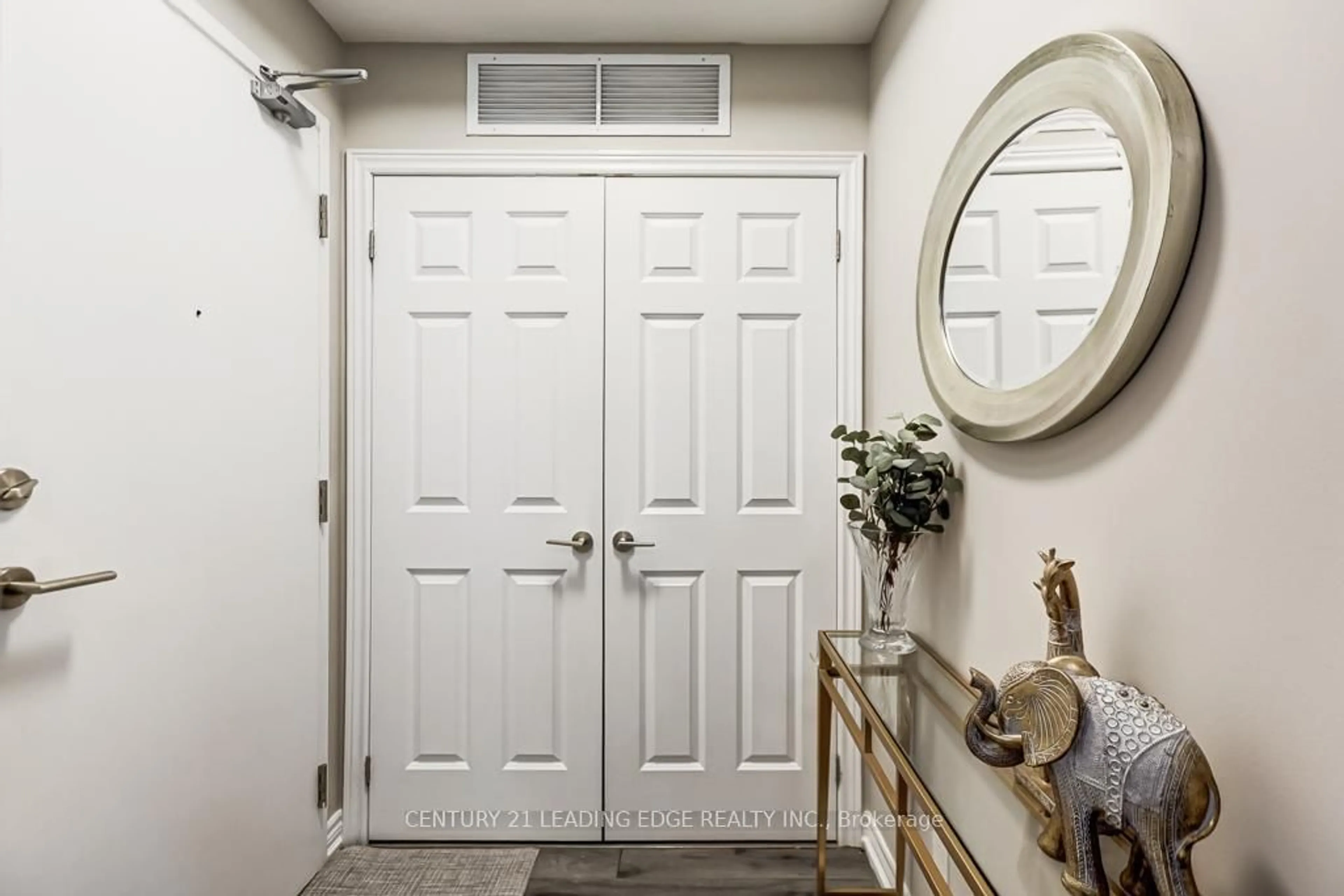 Indoor entryway for 660 GORDON St #209, Whitby Ontario L1N 9X4