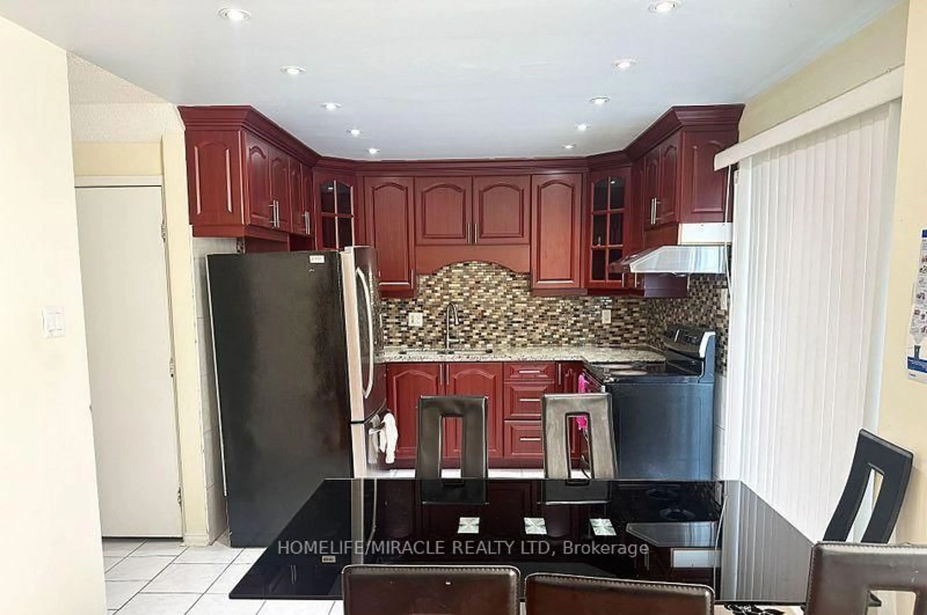 Unknown for 8 Lansbury Dr, Toronto Ontario M1V 3H6