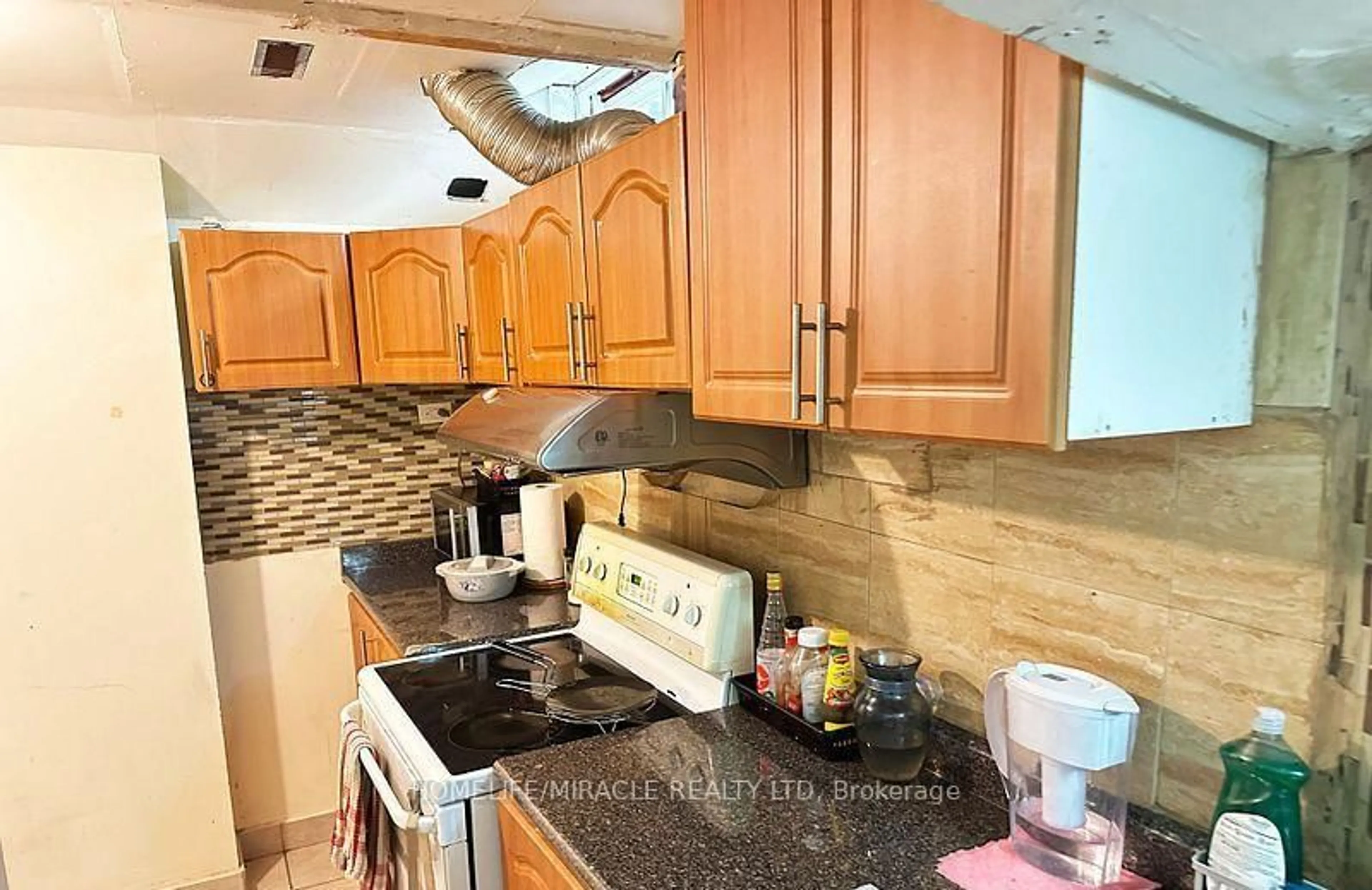 Standard kitchen, ceramic/tile floor for 8 Lansbury Dr, Toronto Ontario M1V 3H6