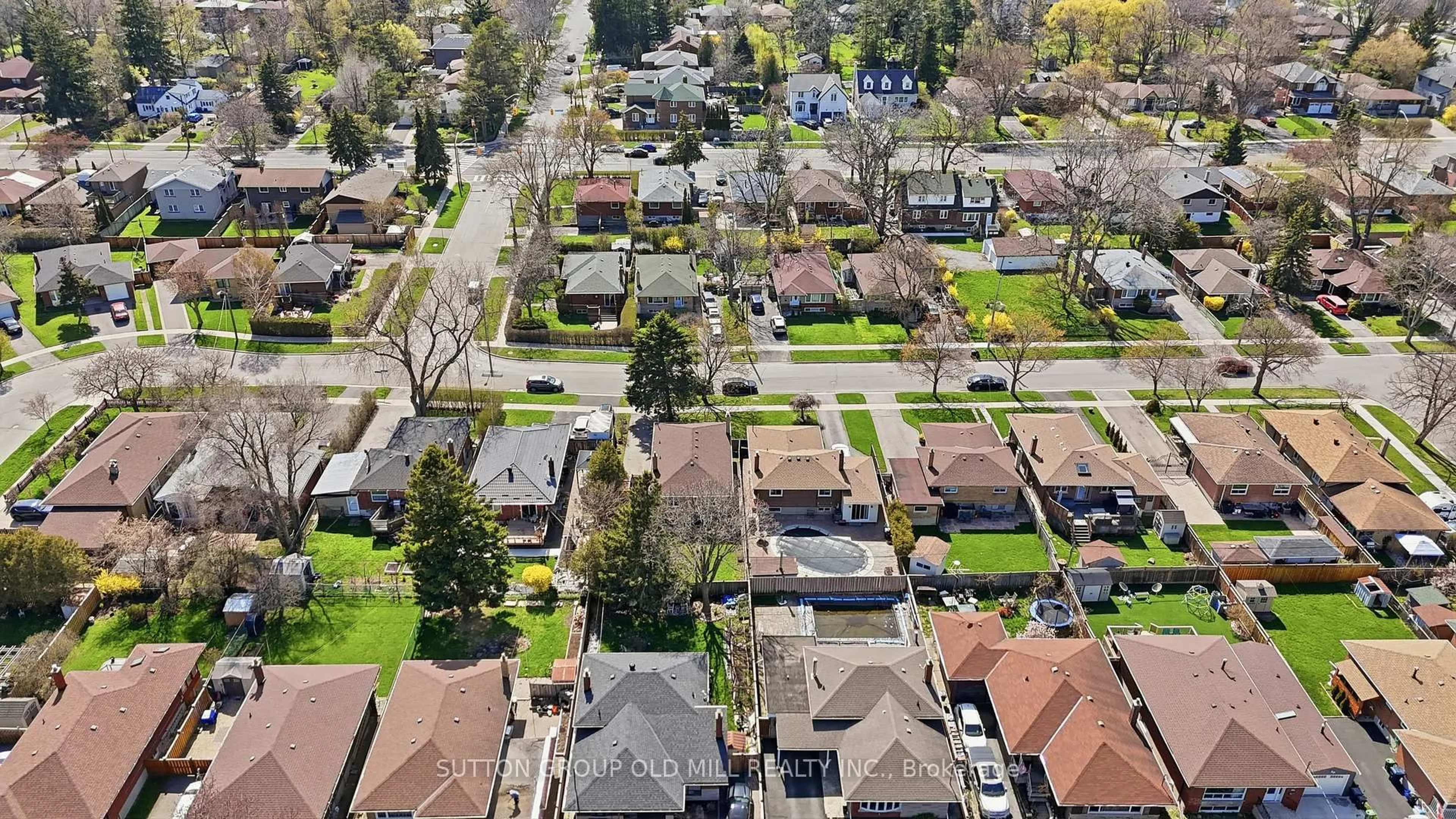 A pic from outside/outdoor area/front of a property/back of a property/a pic from drone, street for 5 Greyabbey Tr, Toronto Ontario M1E 1V6
