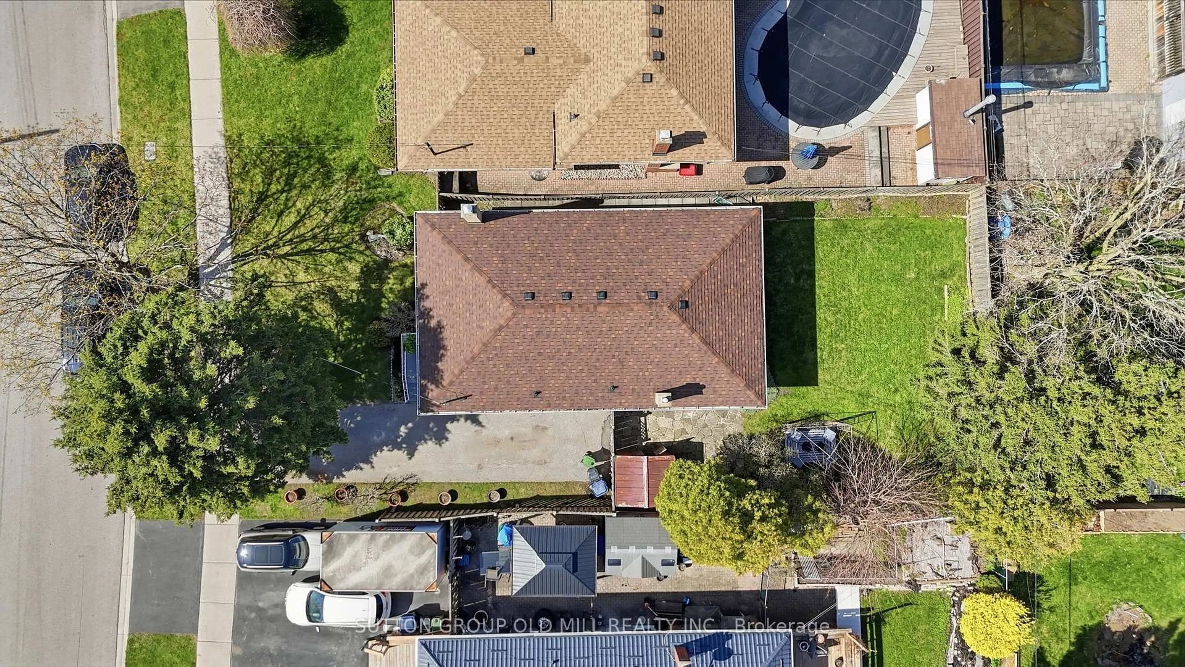 A pic from outside/outdoor area/front of a property/back of a property/a pic from drone, street for 5 Greyabbey Tr, Toronto Ontario M1E 1V6
