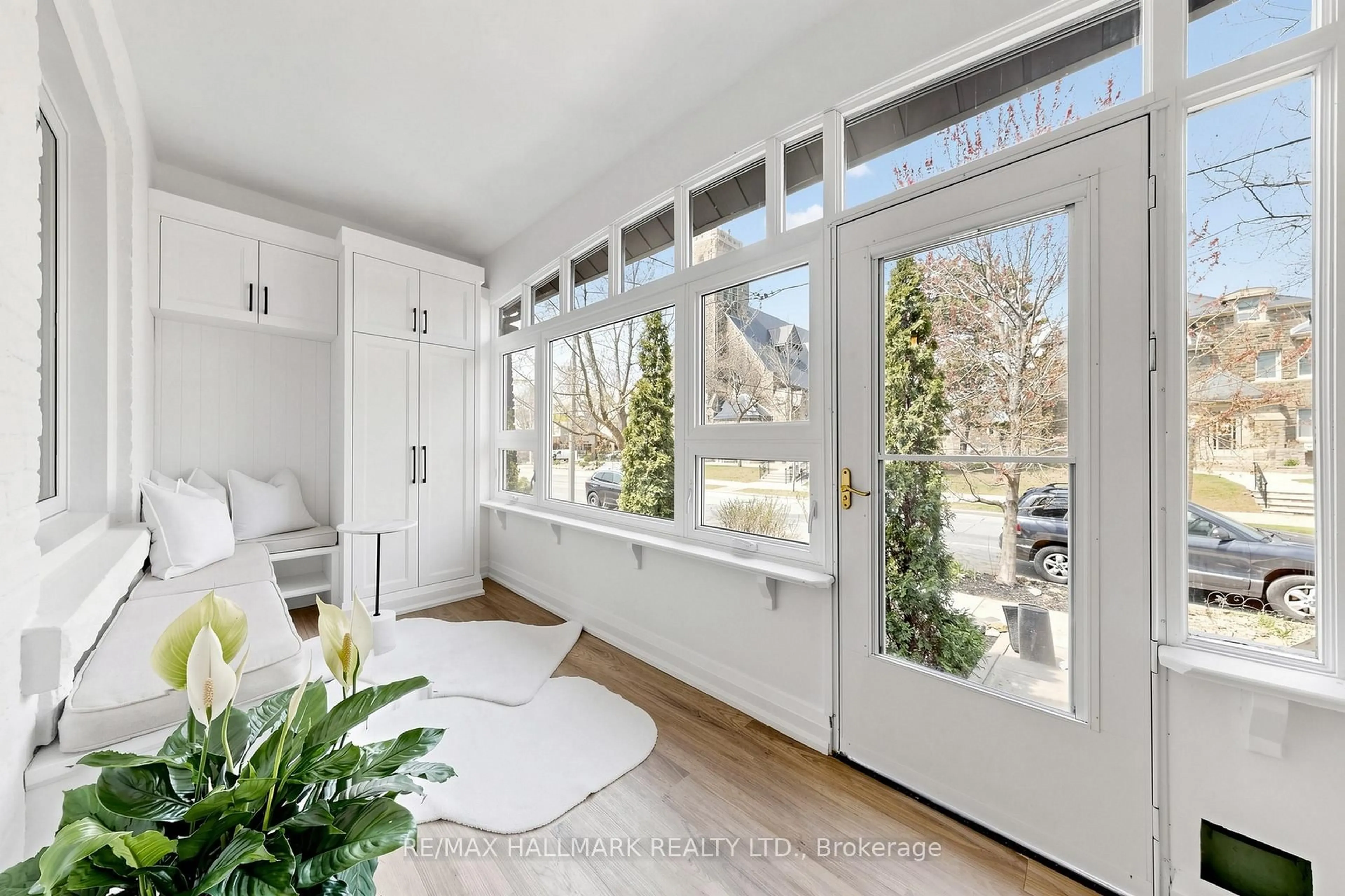 Indoor entryway for 301 Wolverleigh Blvd, Toronto Ontario M4C 1S5