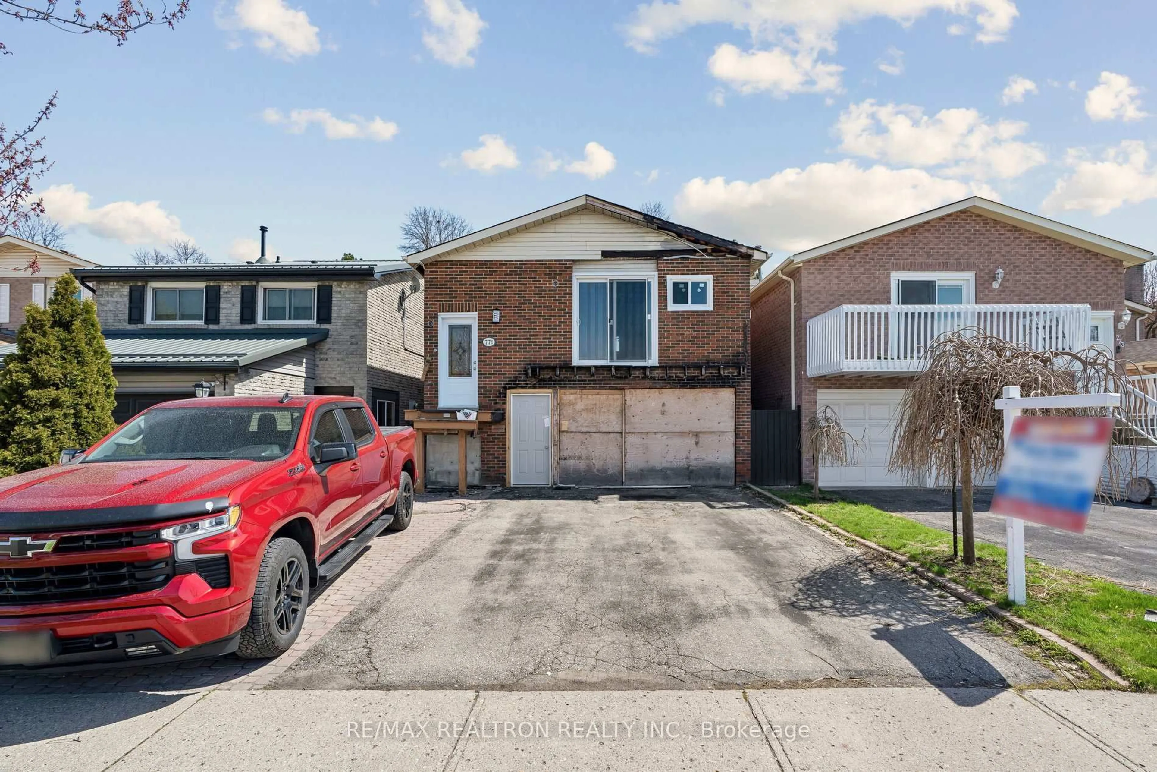 Home with brick exterior material, street for 771 Hampton Crt, Pickering Ontario L1W 3M3