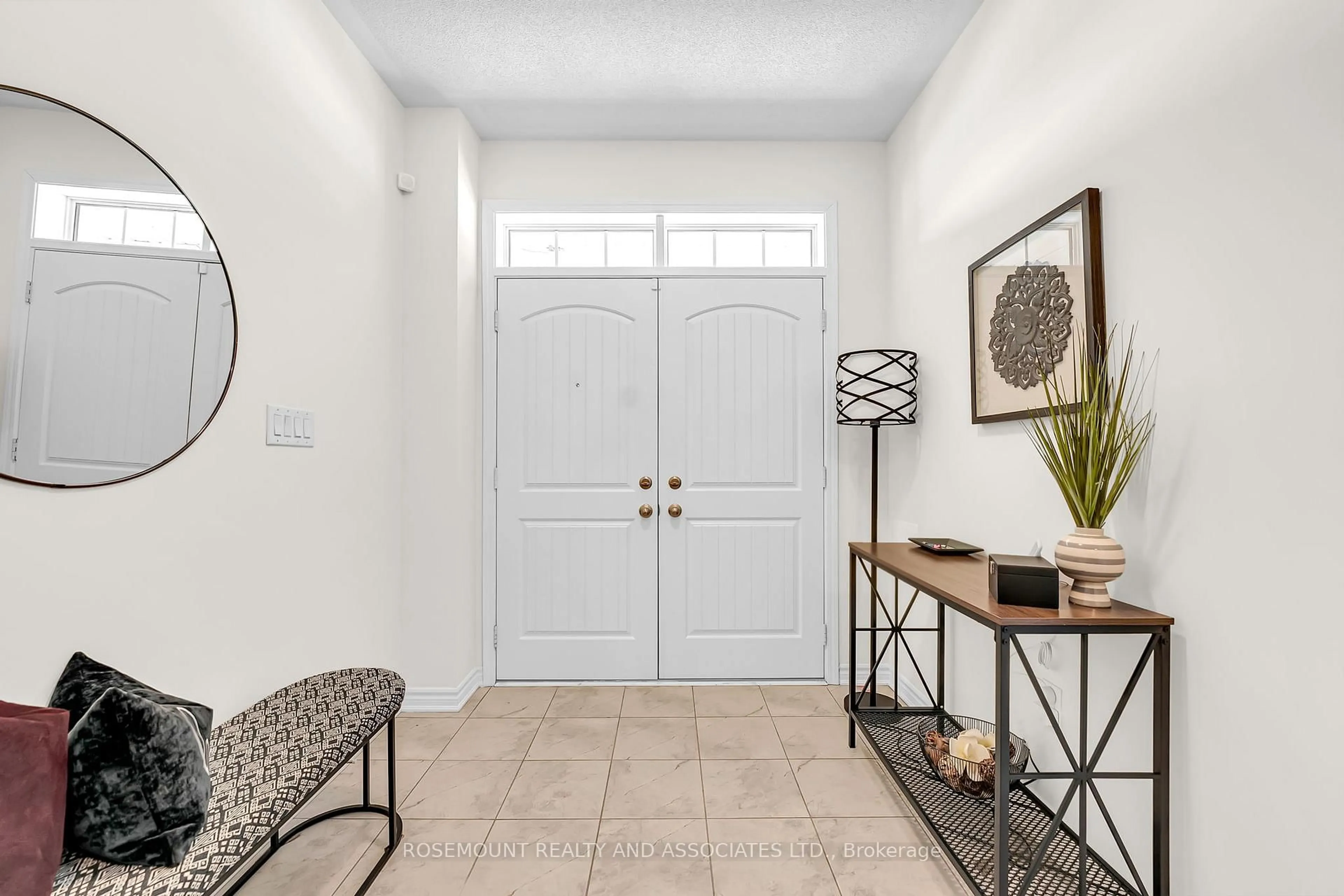 Indoor entryway for 52 Fiesta Way, Whitby Ontario L1P 0H9