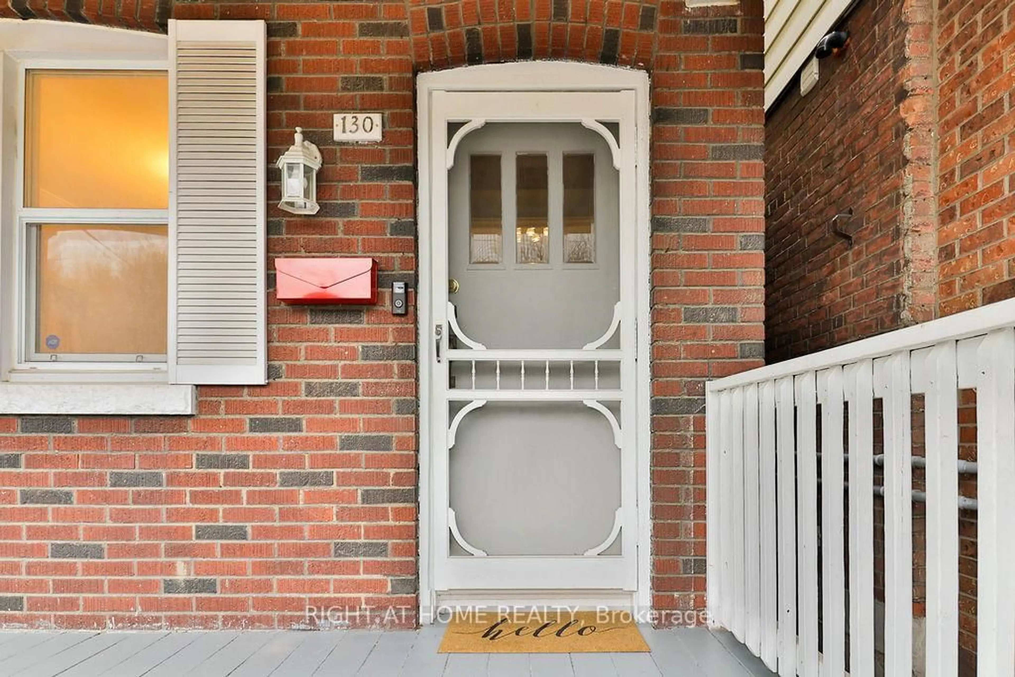 Indoor entryway for 130 Springdale Blvd, Toronto Ontario M4J 1W9