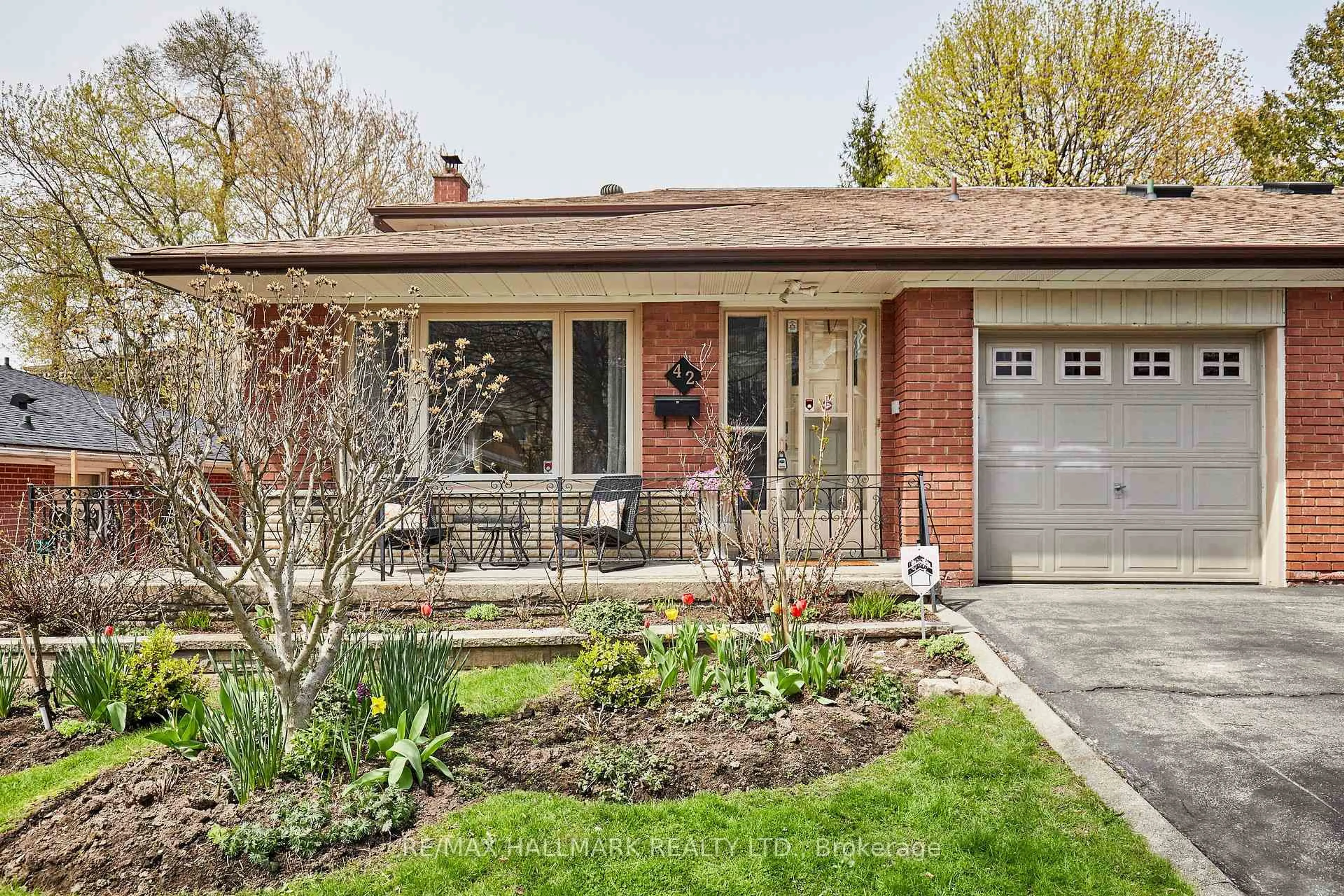 Home with brick exterior material, street for 42 Halsey Ave, Toronto Ontario M4B 1A5
