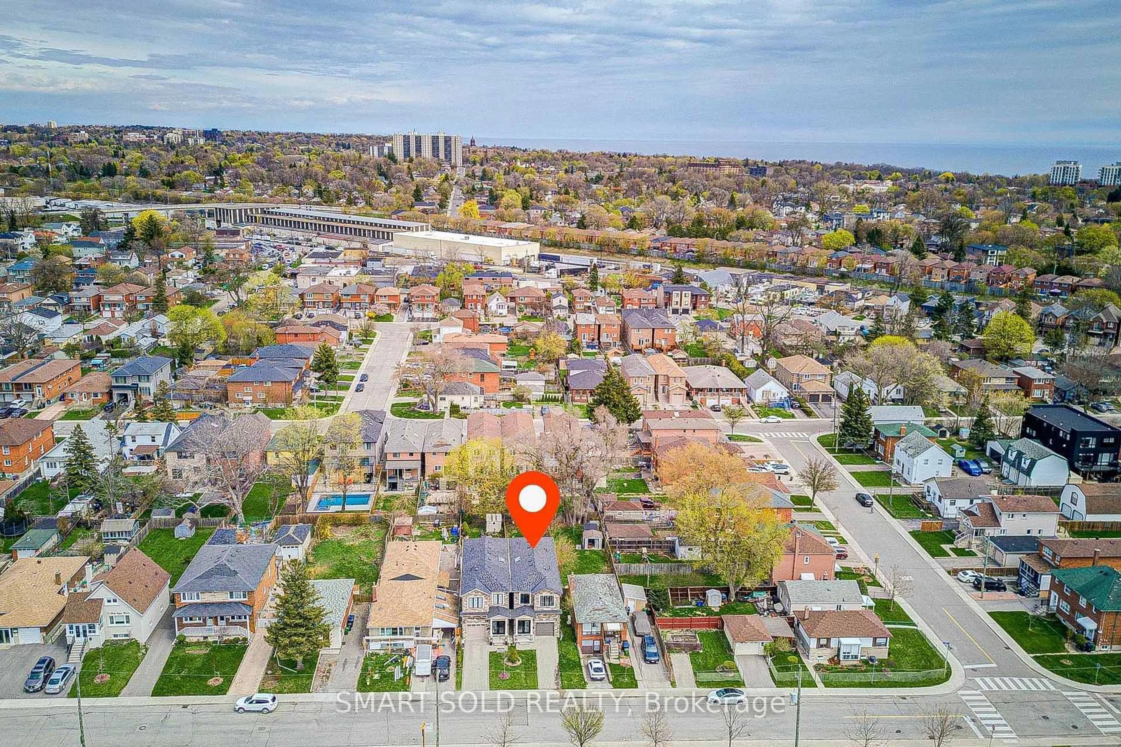 A pic from outside/outdoor area/front of a property/back of a property/a pic from drone, street for 67 North Edgely Ave, Toronto Ontario M1K 1T8
