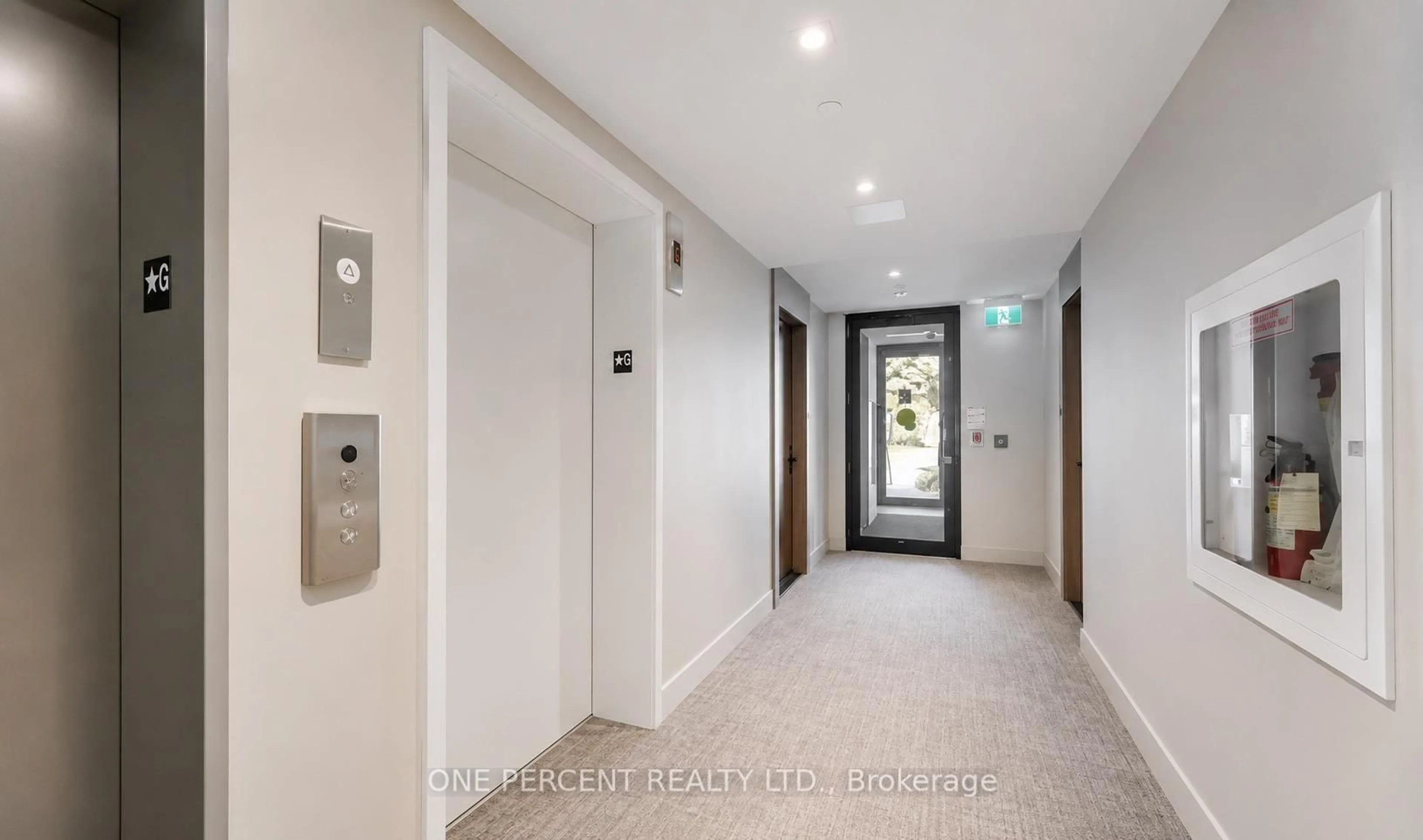 Indoor foyer for 1612 Charles St #136C, Whitby Ontario L1N 0P3