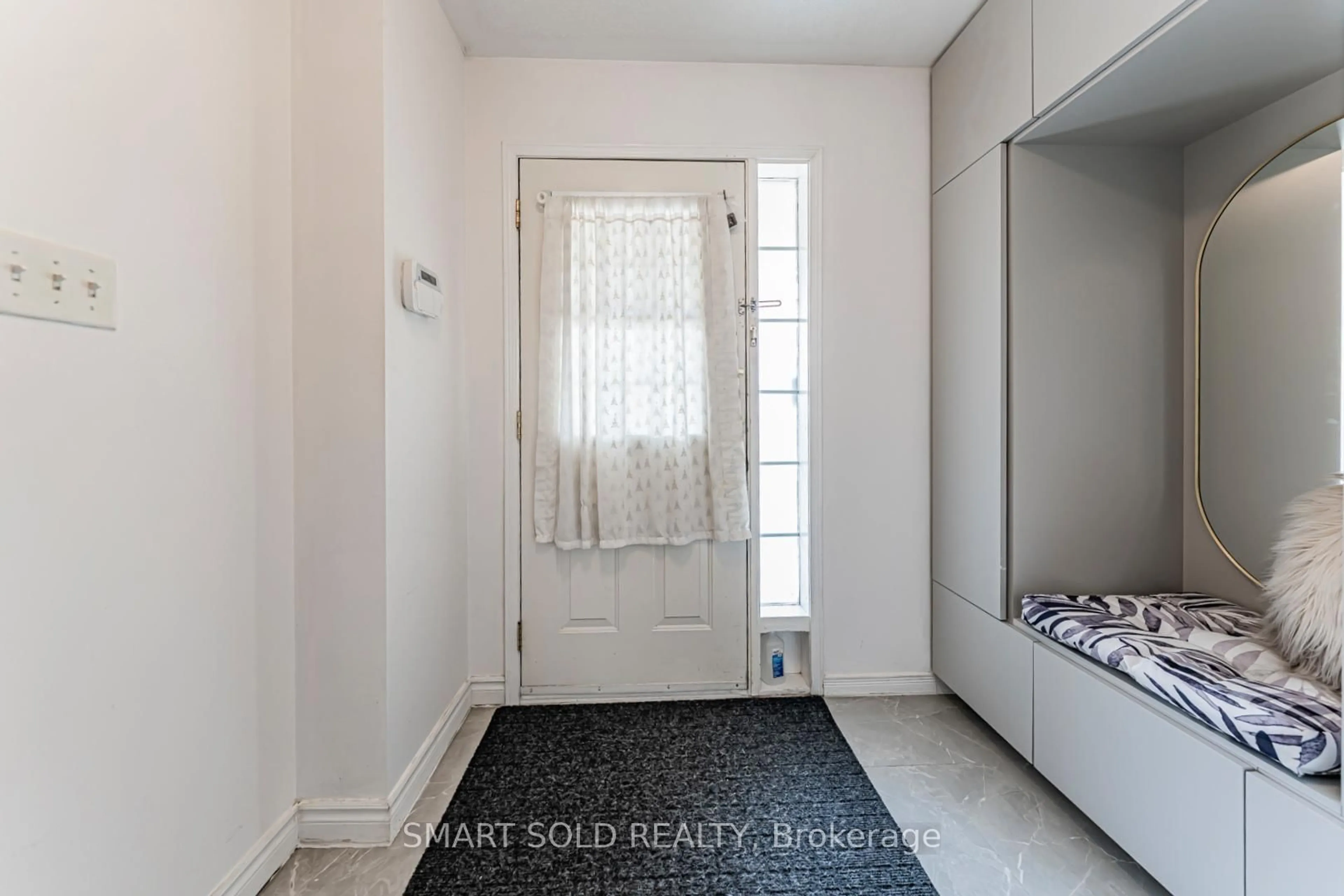 Indoor entryway for 34 Atlantis Dr, Whitby Ontario L1N 0E2