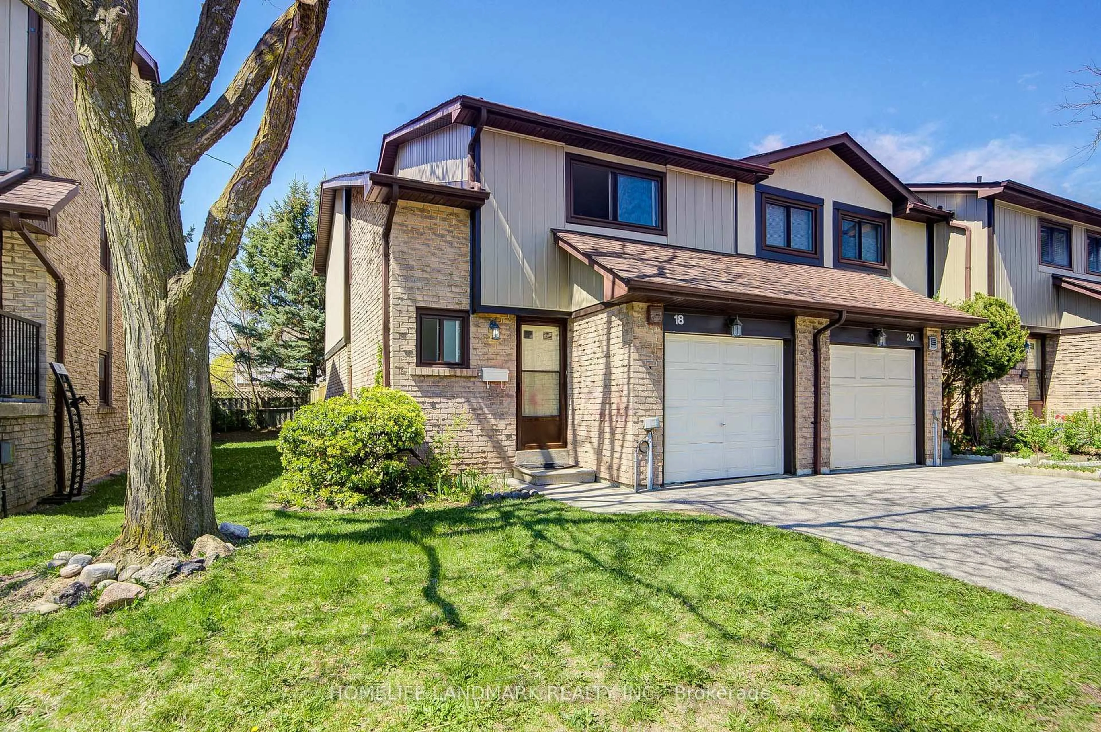 Home with vinyl exterior material, street for 29 Fundy Bay Blvd #18, Toronto Ontario M1W 3A2
