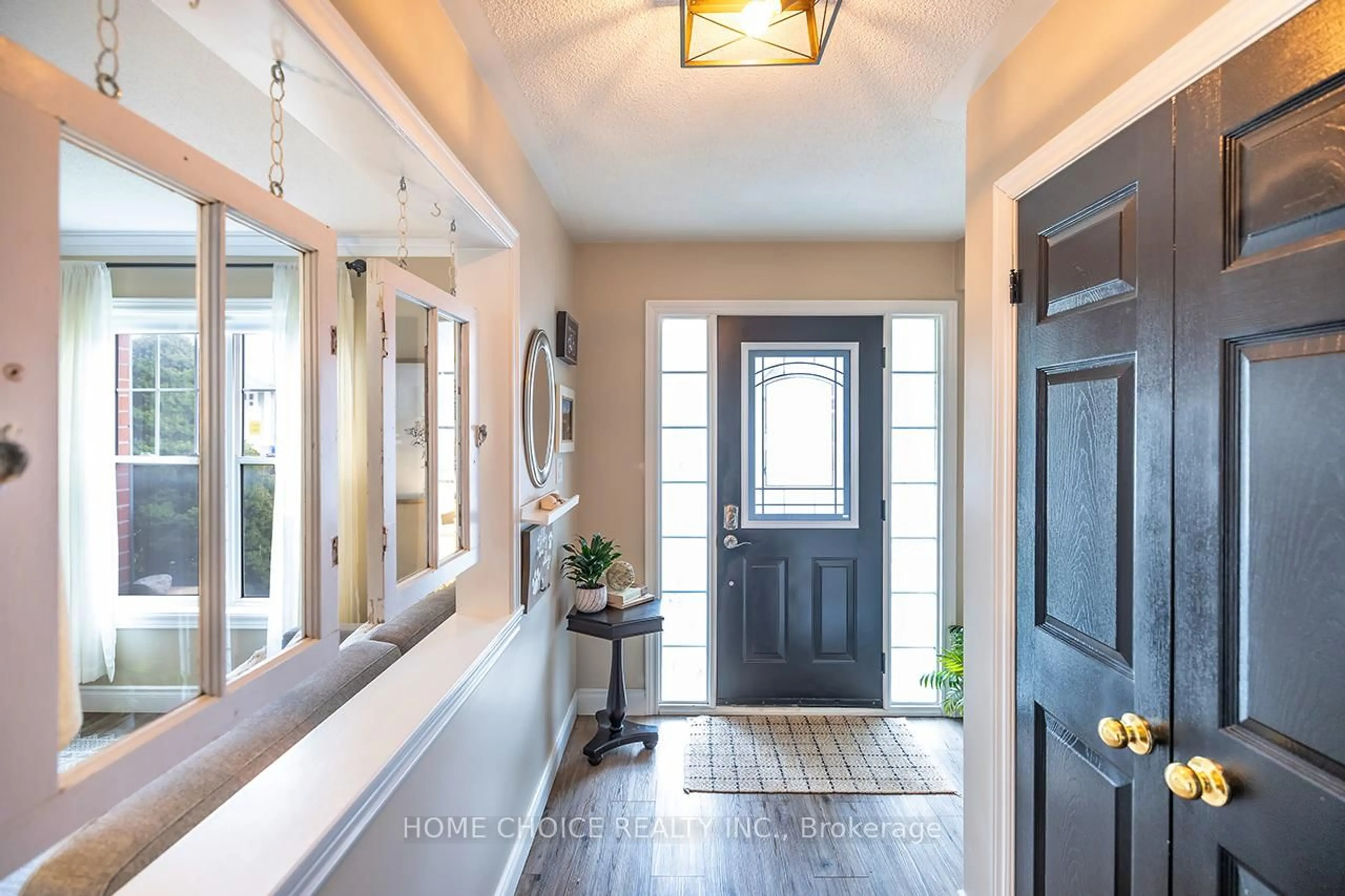 Indoor entryway for 2800 Courtice Rd #20, Clarington Ontario L1E 2M6