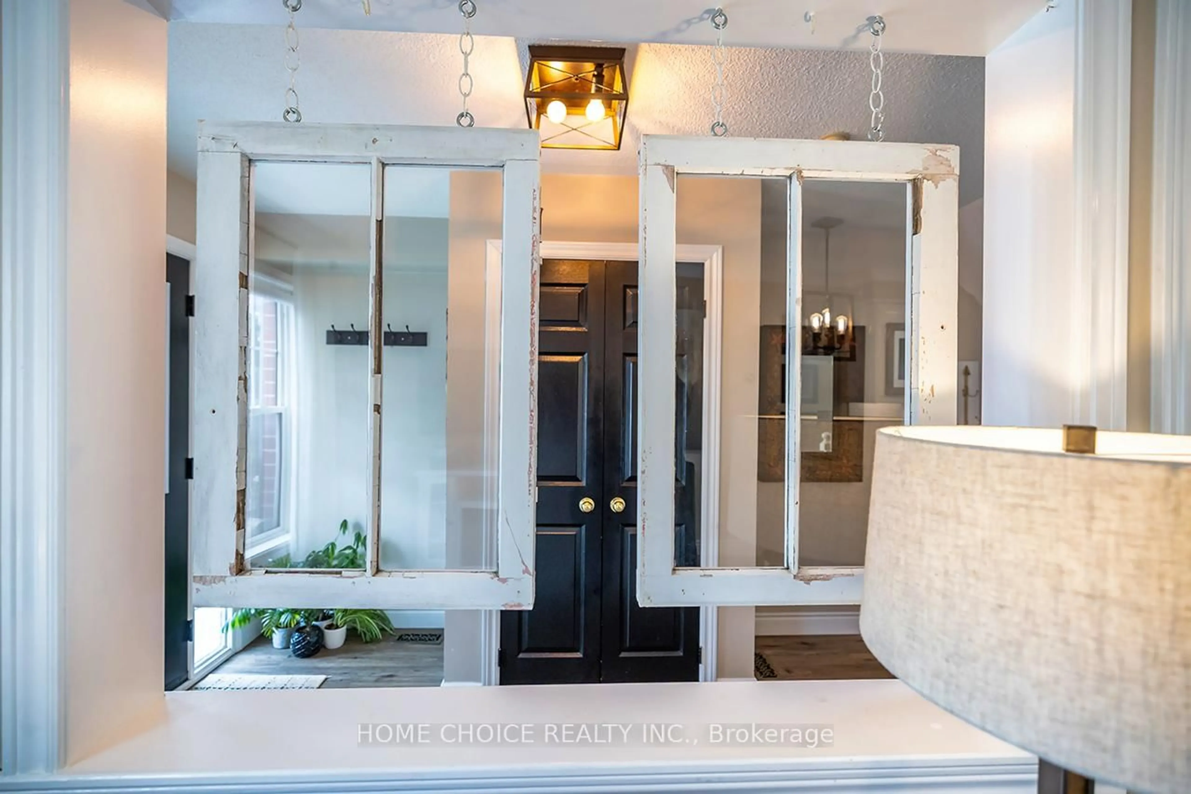 Indoor entryway for 2800 Courtice Rd #20, Clarington Ontario L1E 2M6