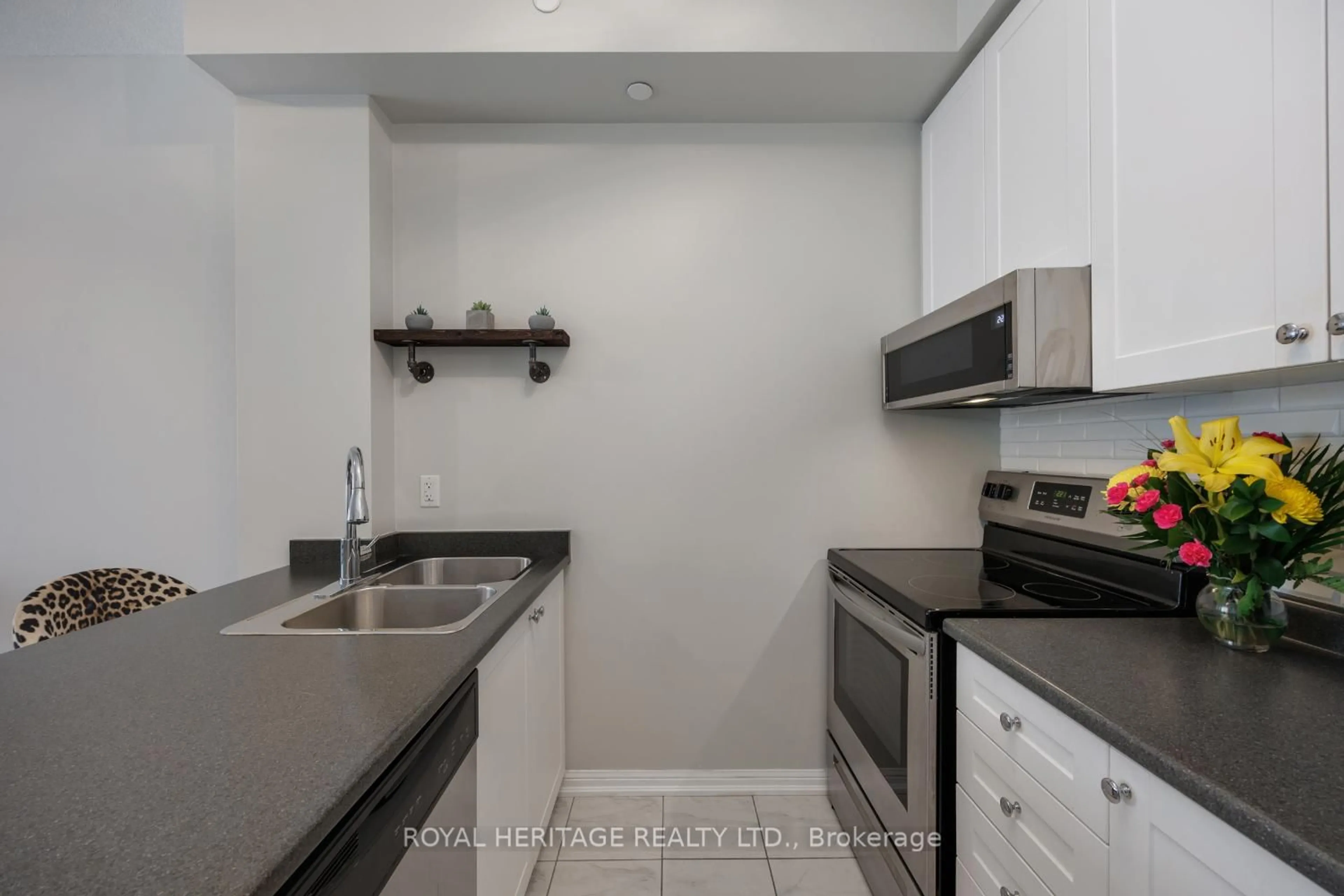 Standard kitchen, unknown for 80 Aspen Springs Dr #220, Clarington Ontario L1C 0V4