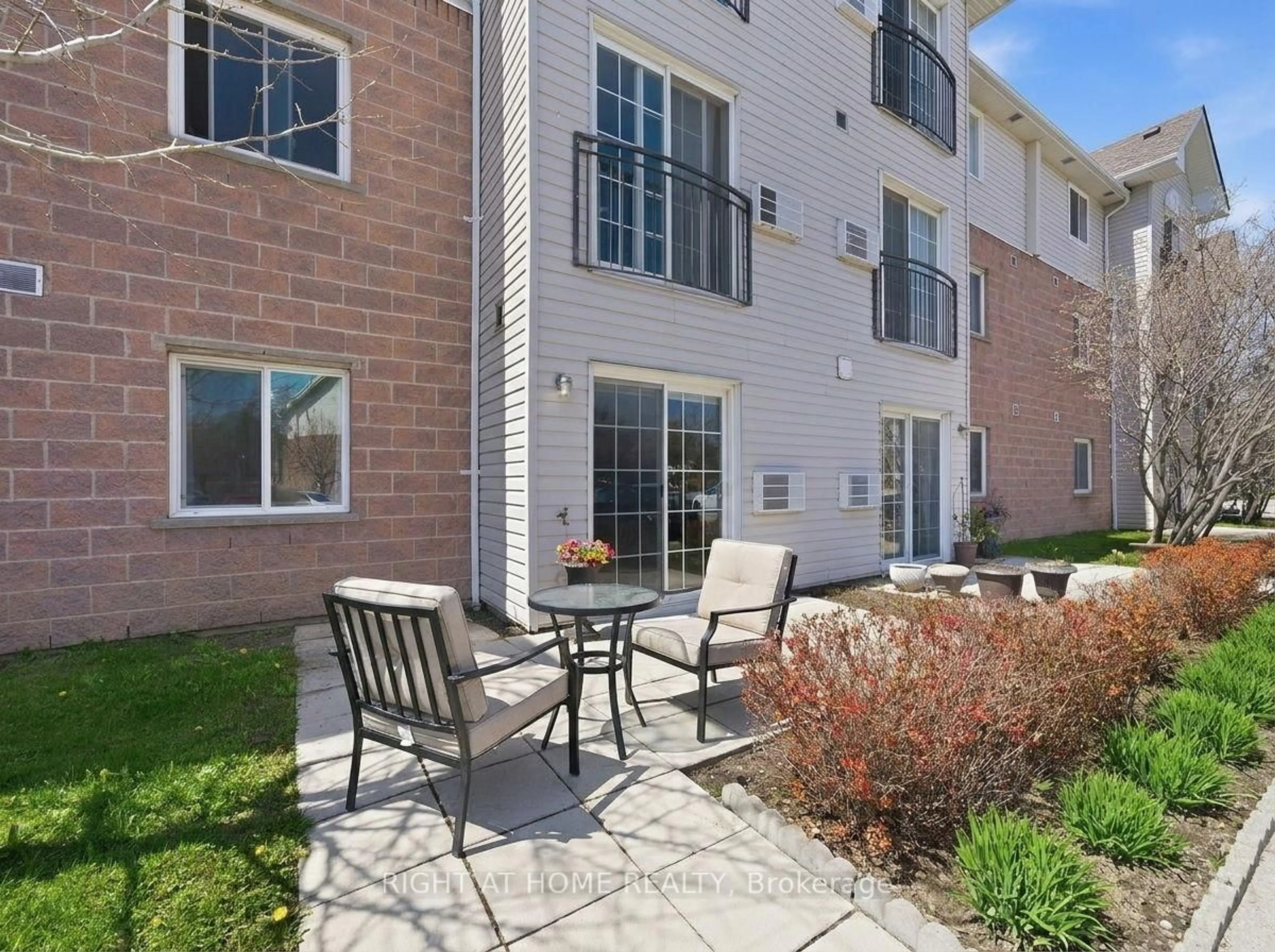 Patio, street for 91 Aspen Springs Dr #102, Clarington Ontario L1C 5J9