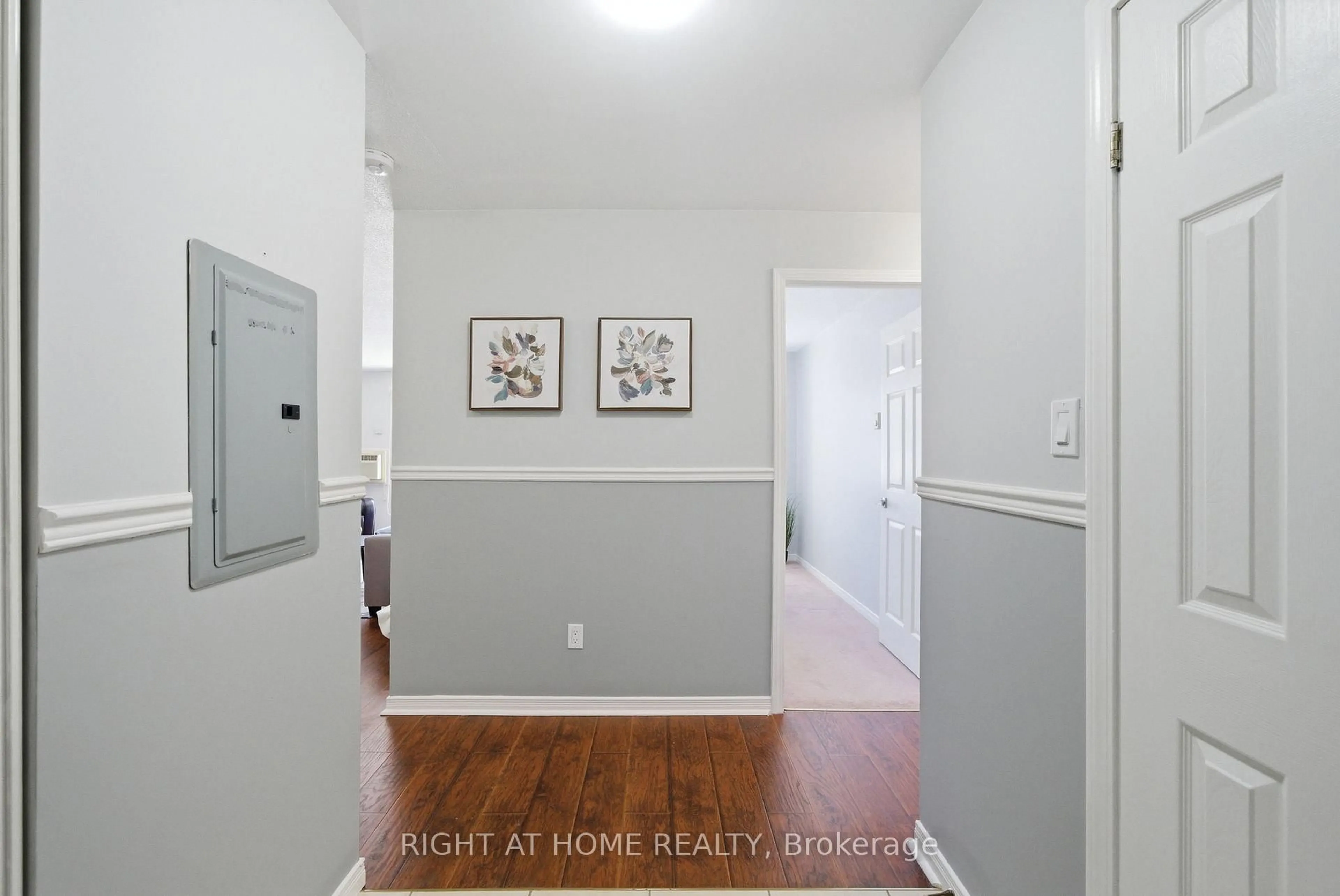 Indoor entryway for 91 Aspen Springs Dr #102, Clarington Ontario L1C 5J9