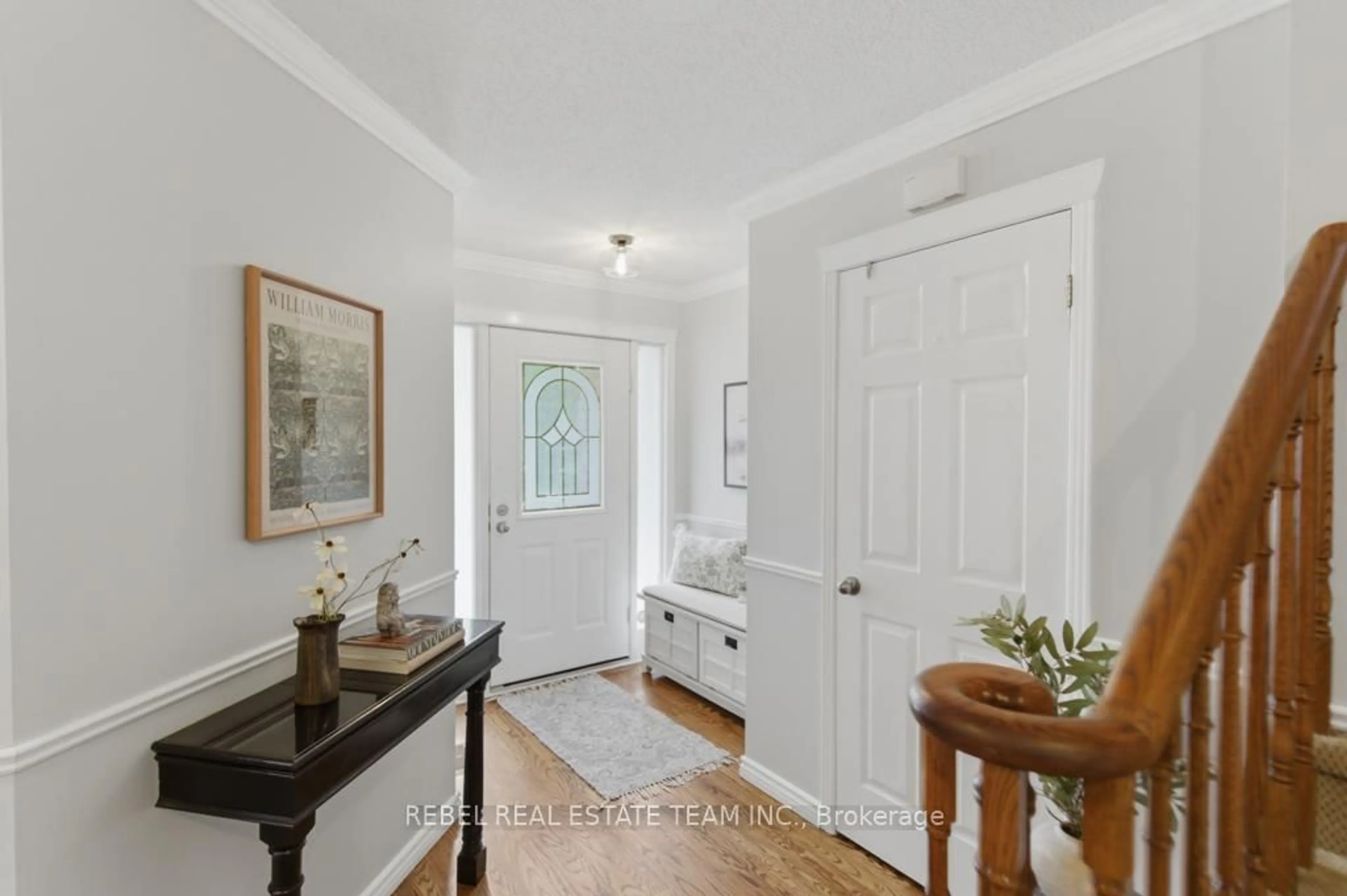Indoor entryway for 67 Avondale Dr, Clarington Ontario L1E 2Y8