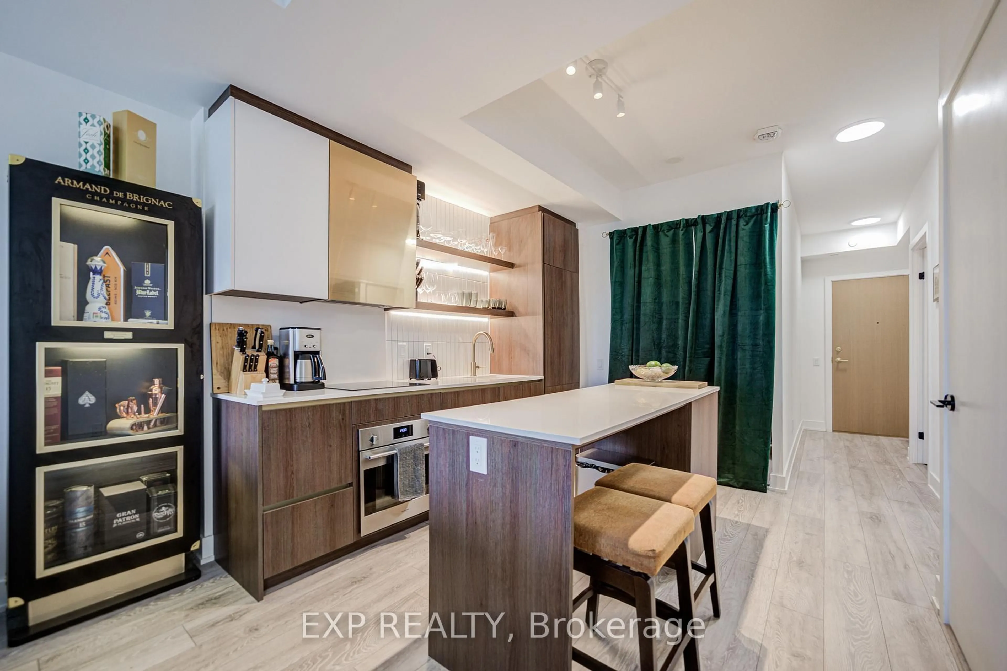 Unknown for 1285 Queen St #211, Toronto Ontario M4L 1C2