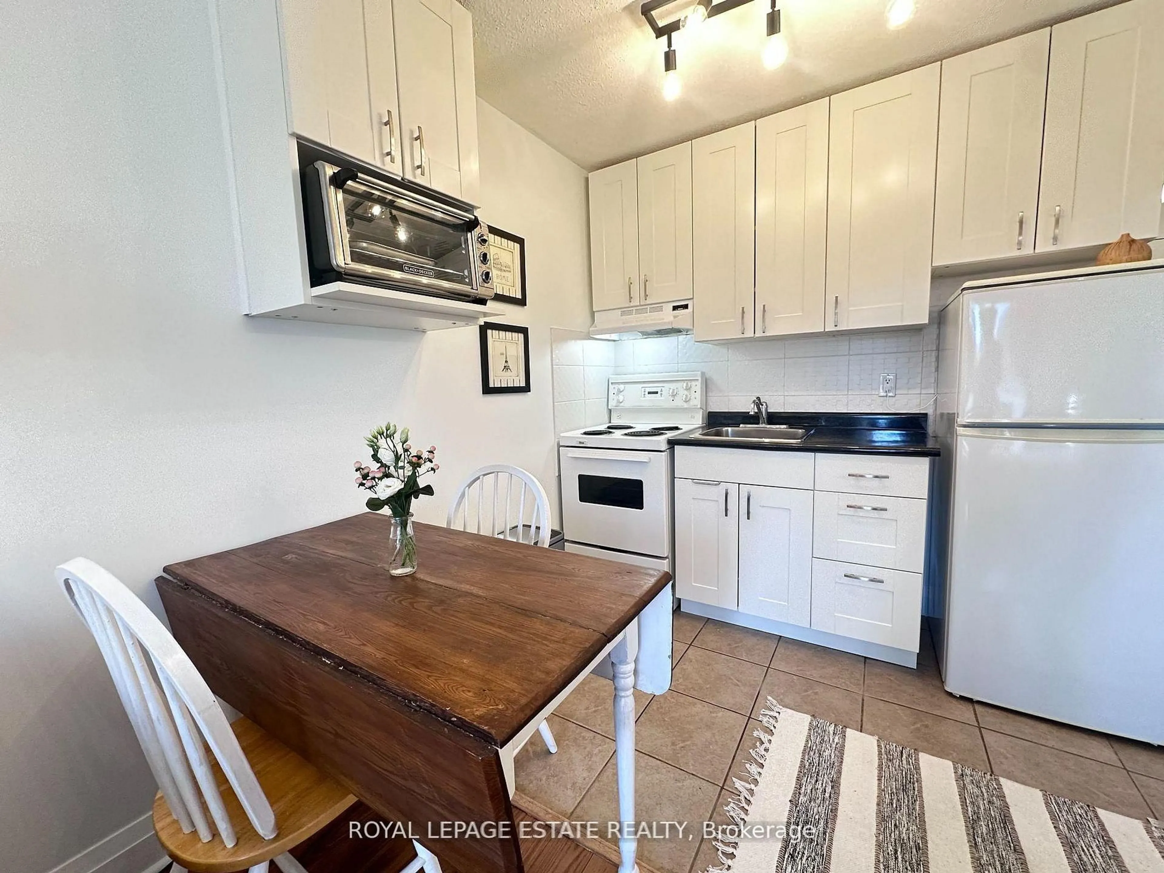Standard kitchen, wood/laminate floor for 123 Woodbine Ave #309, Toronto Ontario M4L 3V8