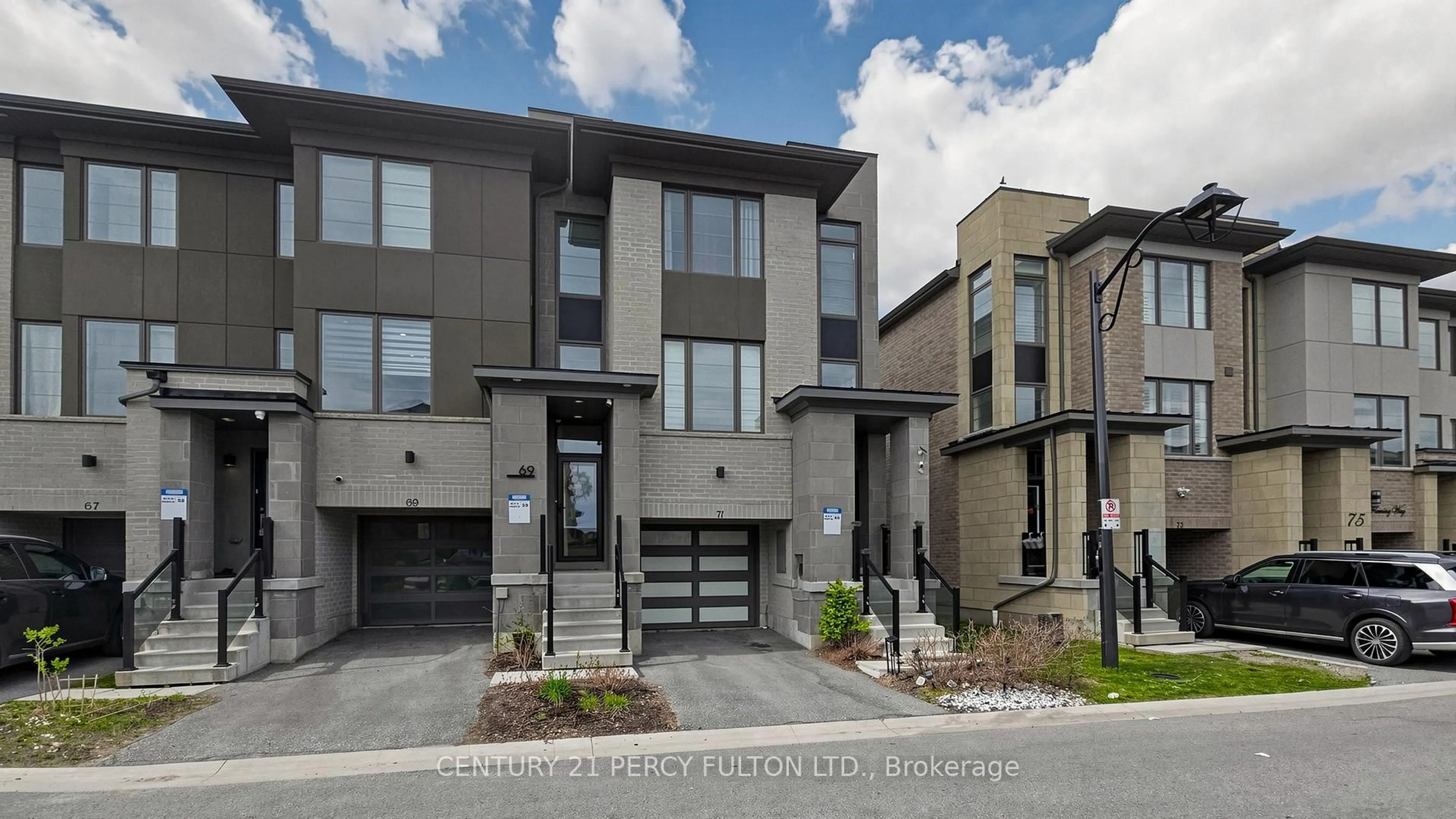 Unknown for 71 Donald Fleming Way, Whitby Ontario L1R 0N8