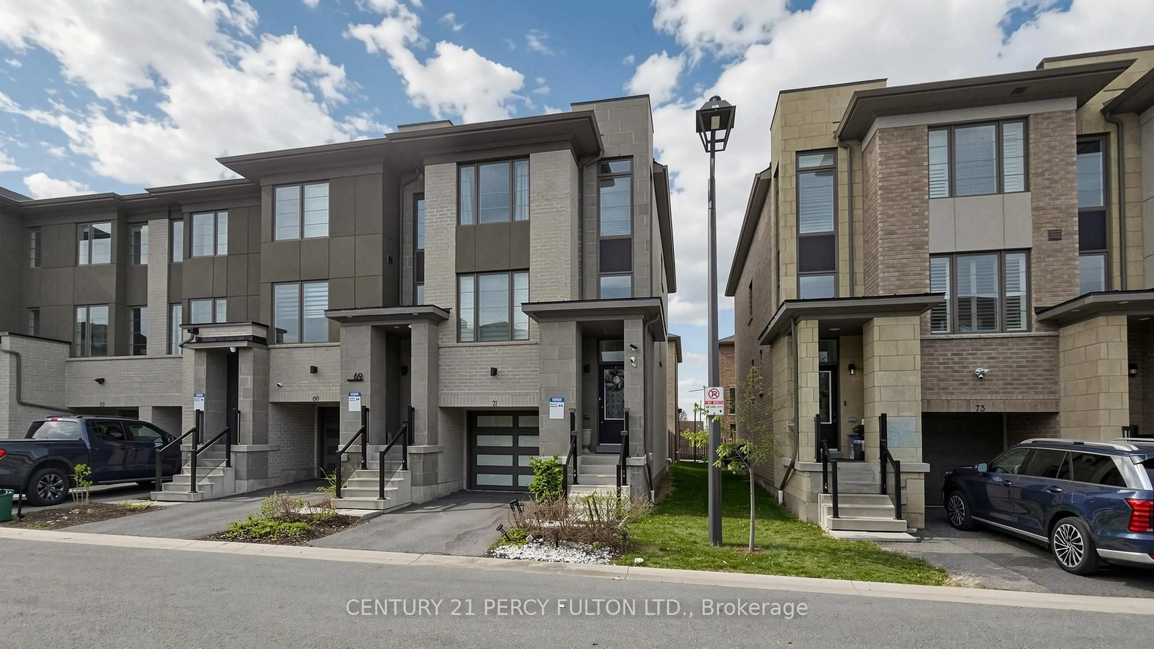 Unknown for 71 Donald Fleming Way, Whitby Ontario L1R 0N8