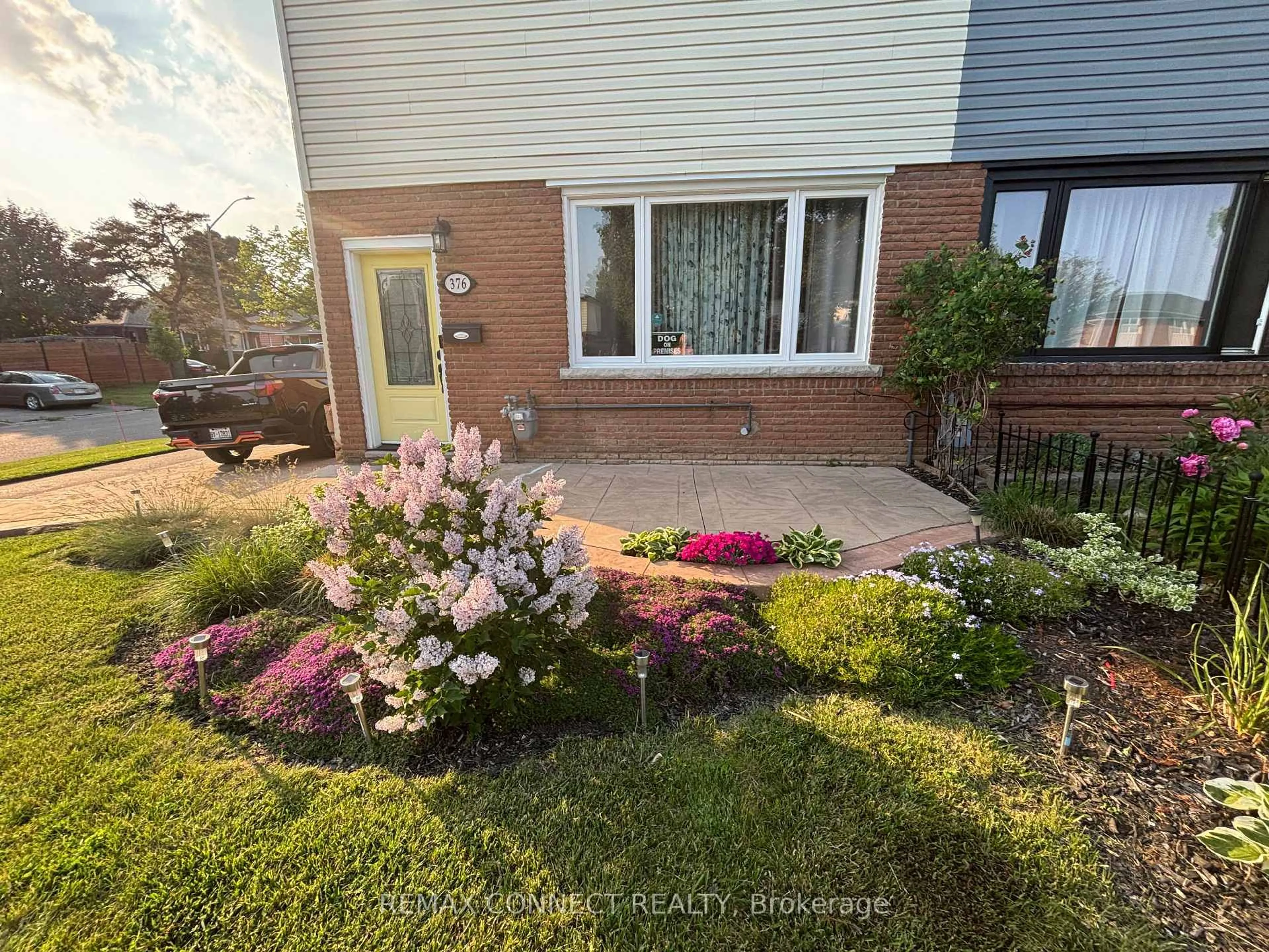 A pic from outside/outdoor area/front of a property/back of a property/a pic from drone, street for 376 Dwight Ave, Oshawa Ontario L1J 1K9
