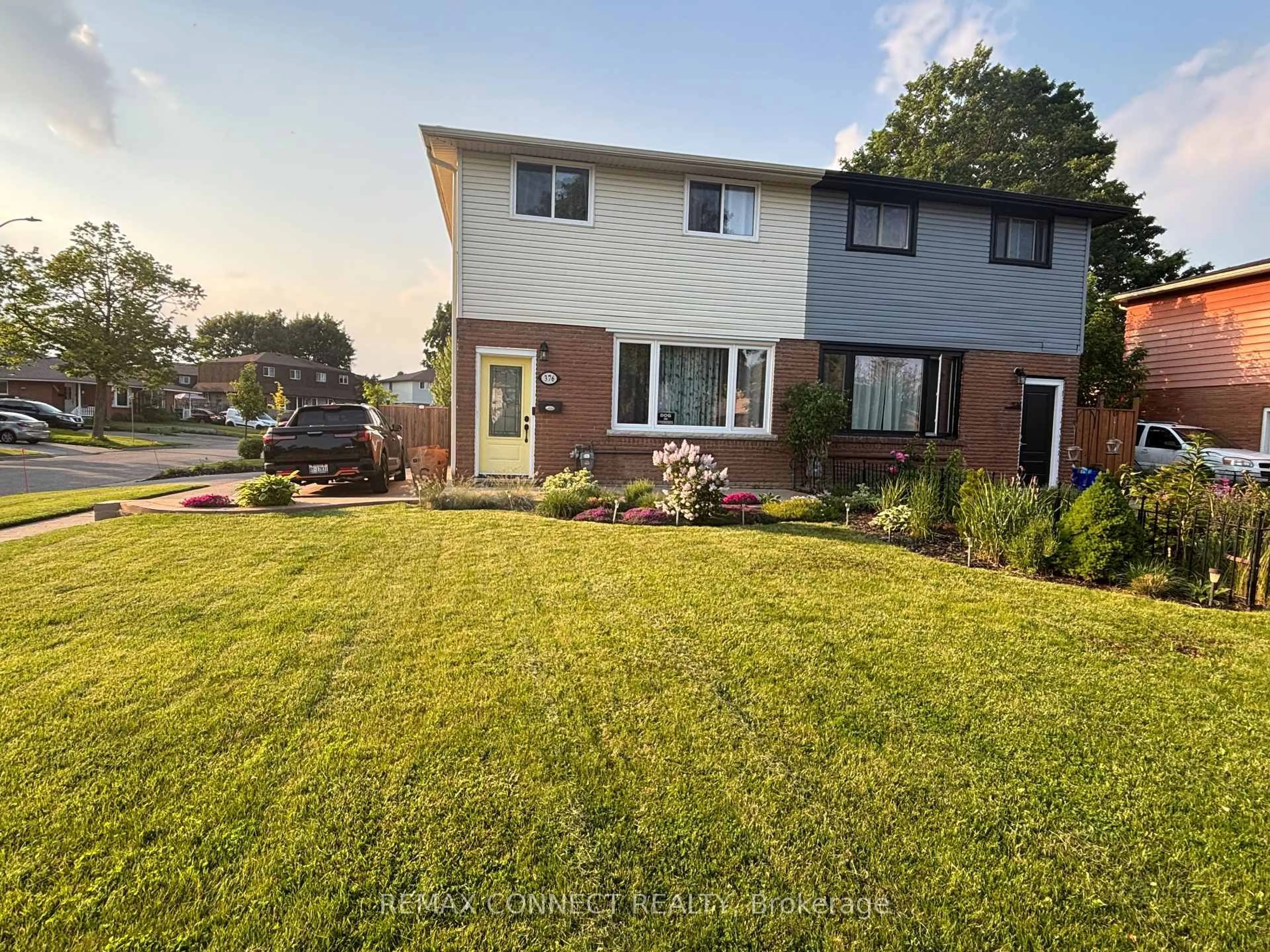 A pic from outside/outdoor area/front of a property/back of a property/a pic from drone, street for 376 Dwight Ave, Oshawa Ontario L1J 1K9
