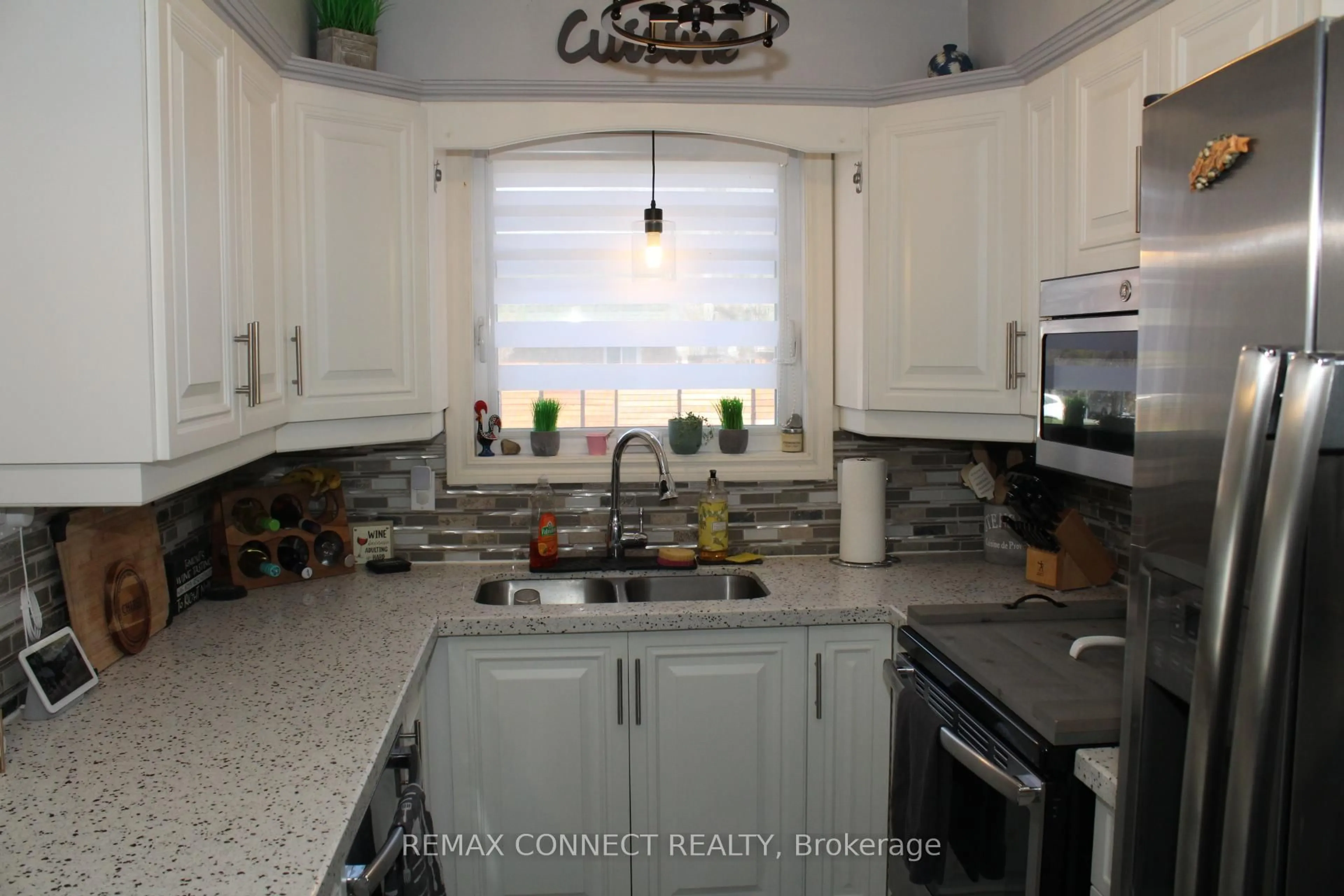 Unknown for 376 Dwight Ave, Oshawa Ontario L1J 1K9