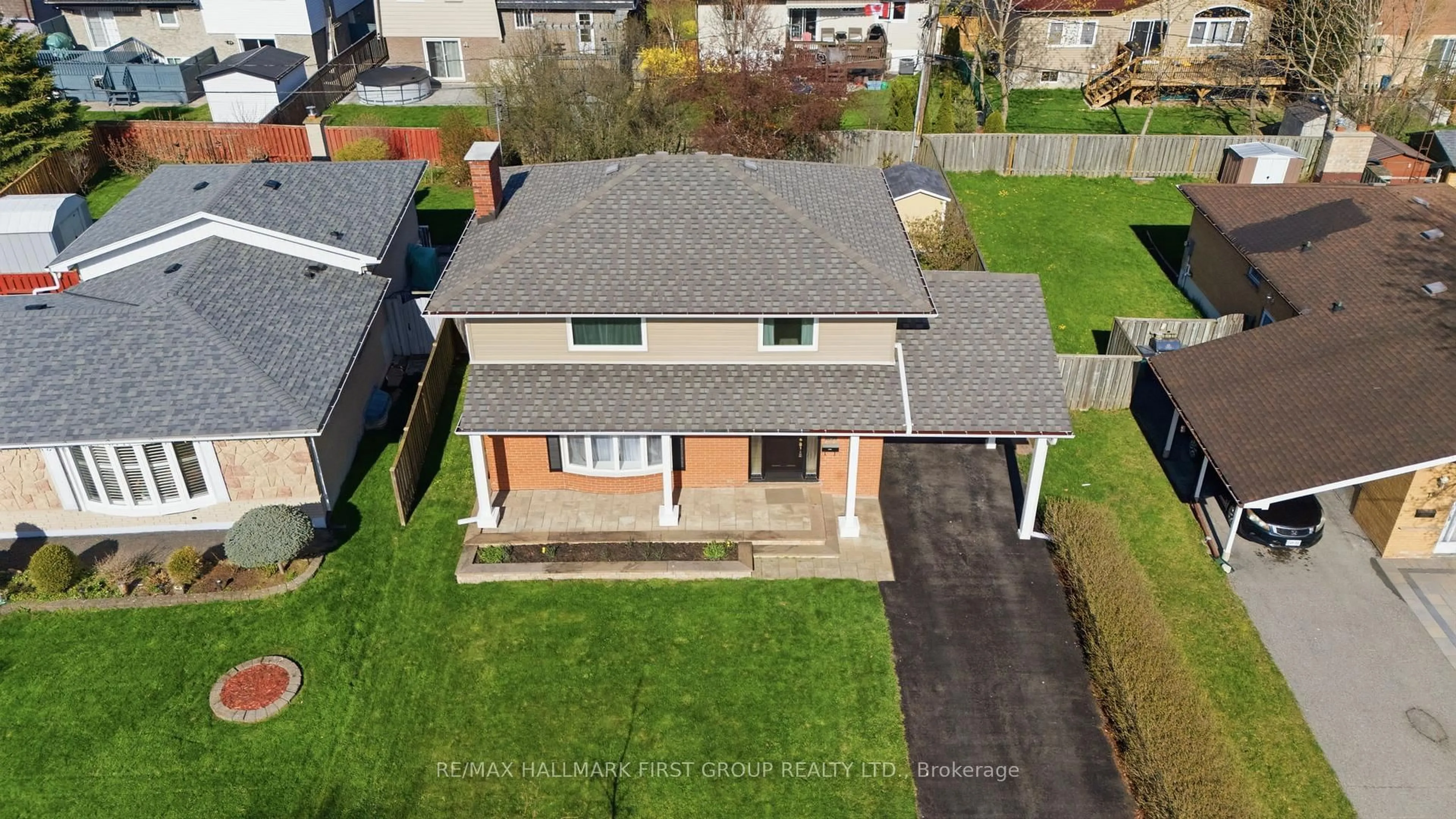 A pic from outside/outdoor area/front of a property/back of a property/a pic from drone, street for 128 Clements Rd, Ajax Ontario L1S 1L7