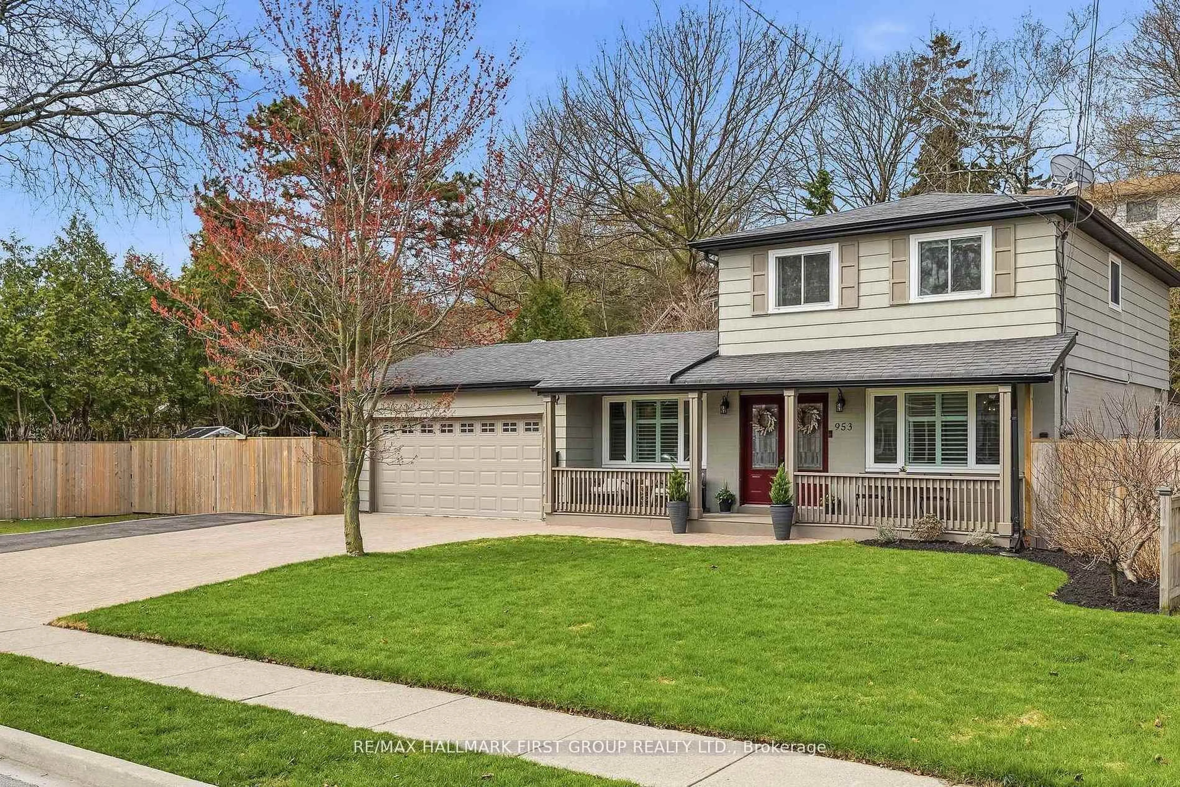 Home with vinyl exterior material, street for 953 Vistula Dr, Pickering Ontario L1W 2L7