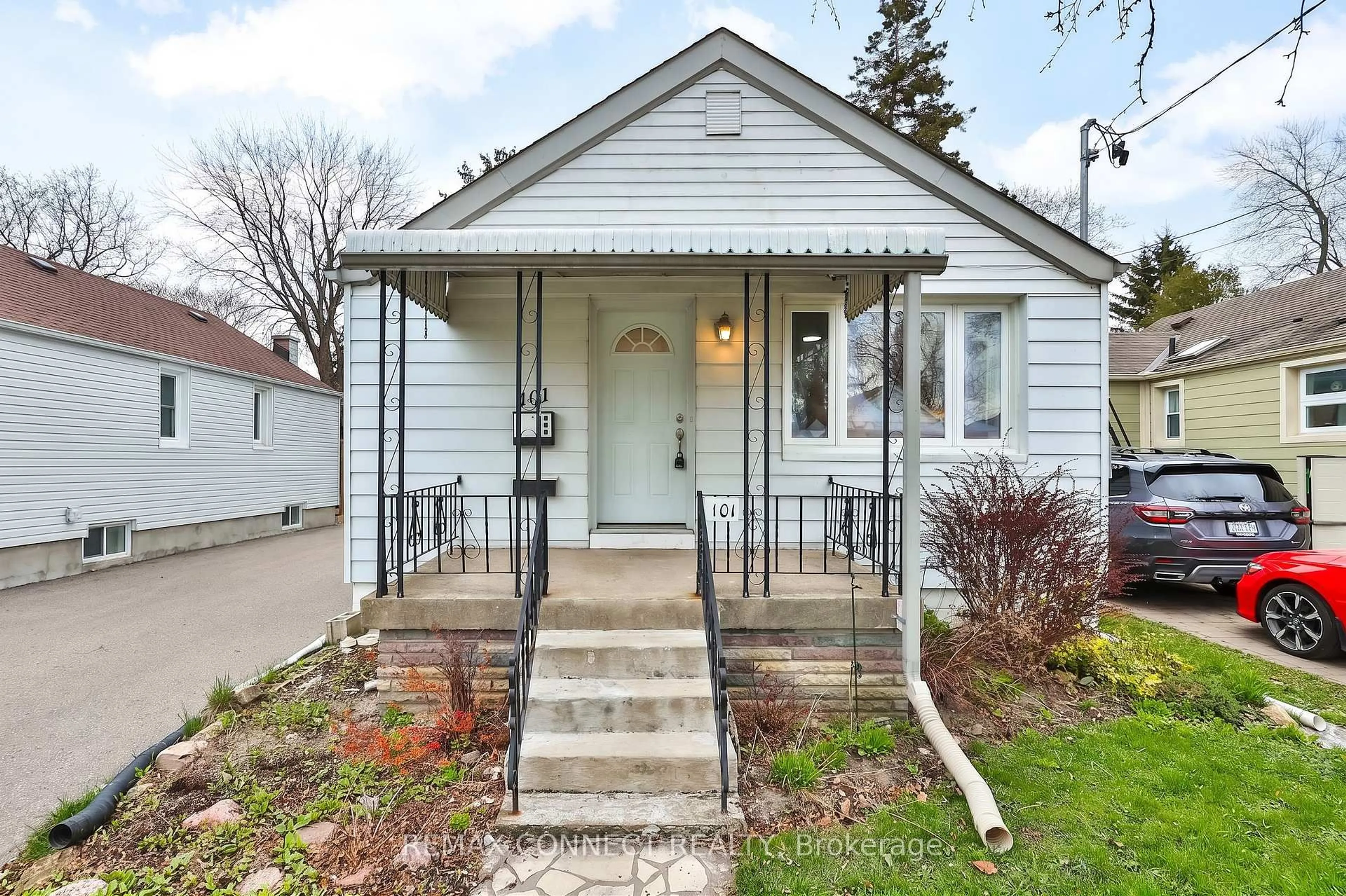 Home with vinyl exterior material, street for 101 Phillip Ave, Toronto Ontario M1N 3R3