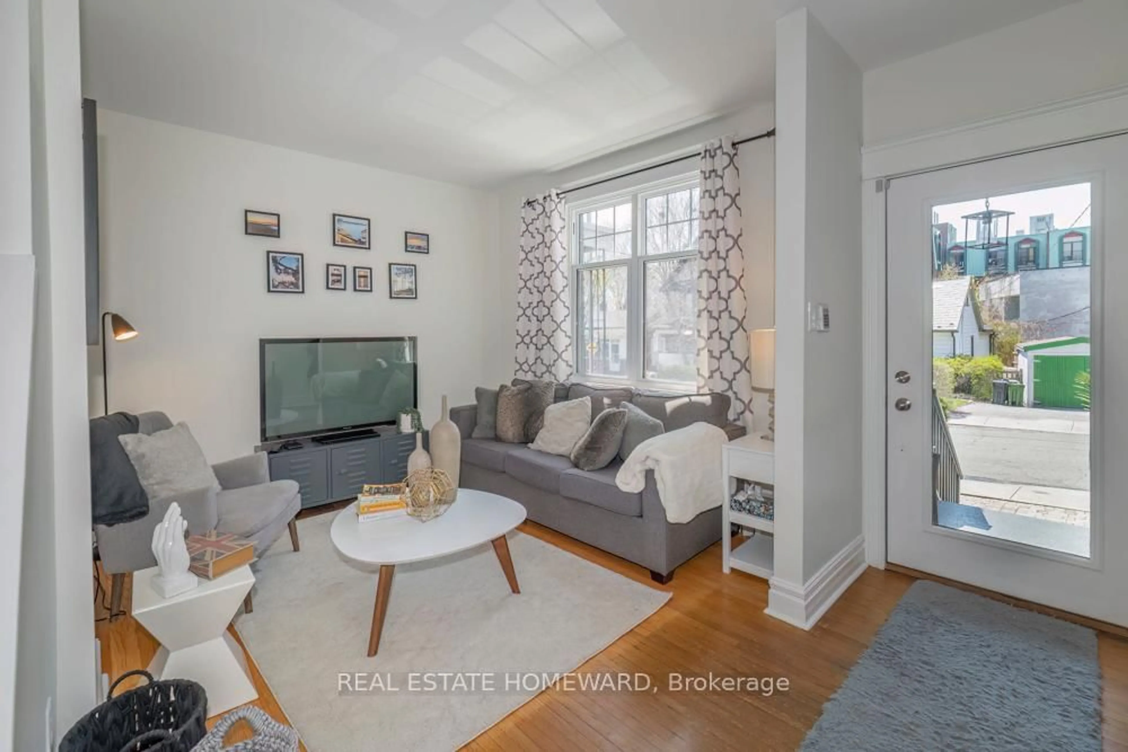 Living room with furniture, unknown for 55 Devon Rd, Toronto Ontario M4E 2J7